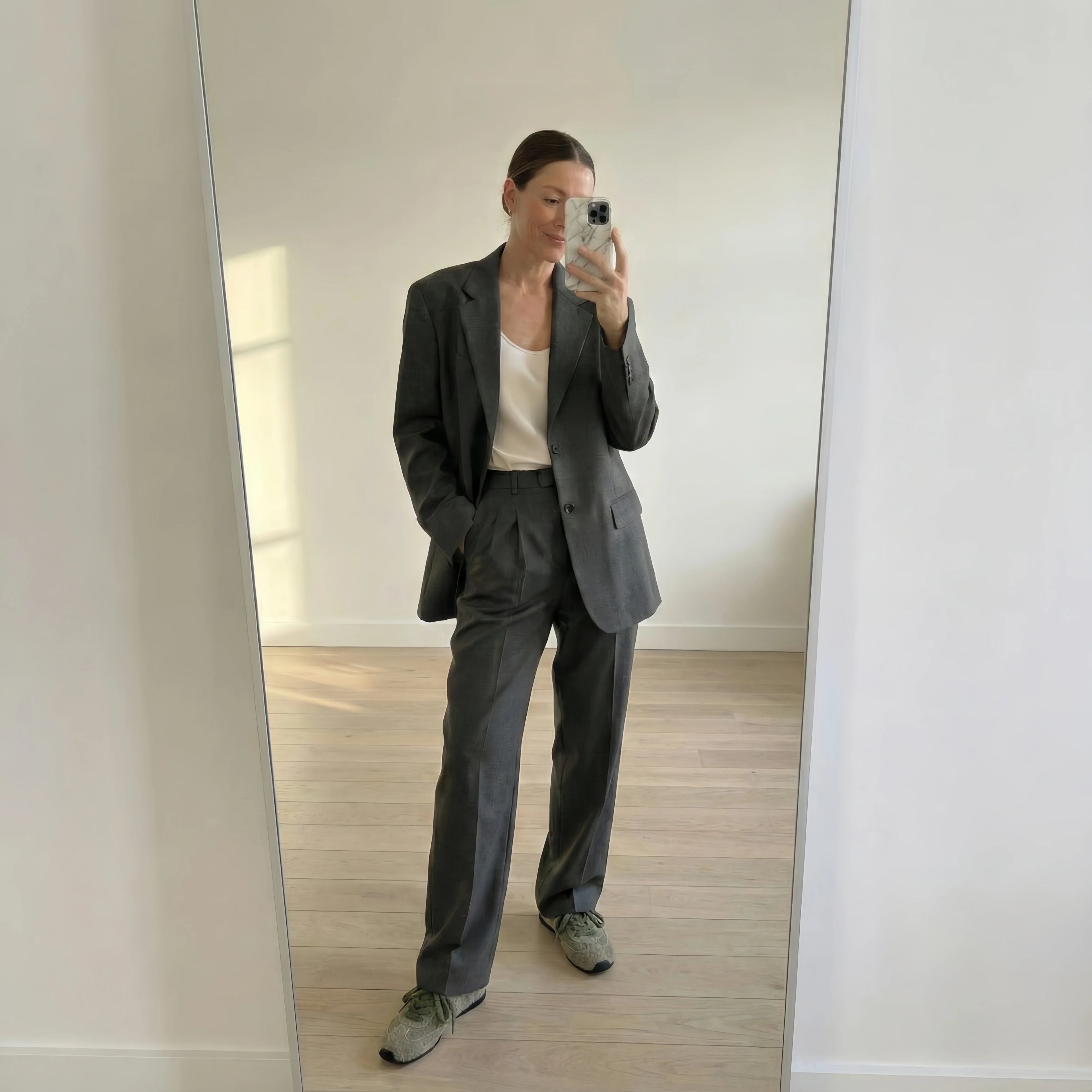 One Pair, Five Looks: A Week of "Moss Green" Aesthetics