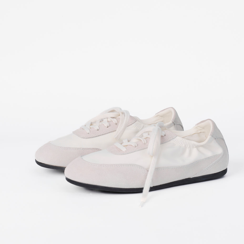 The Dual Stride Women‘s Light White Sneakers
