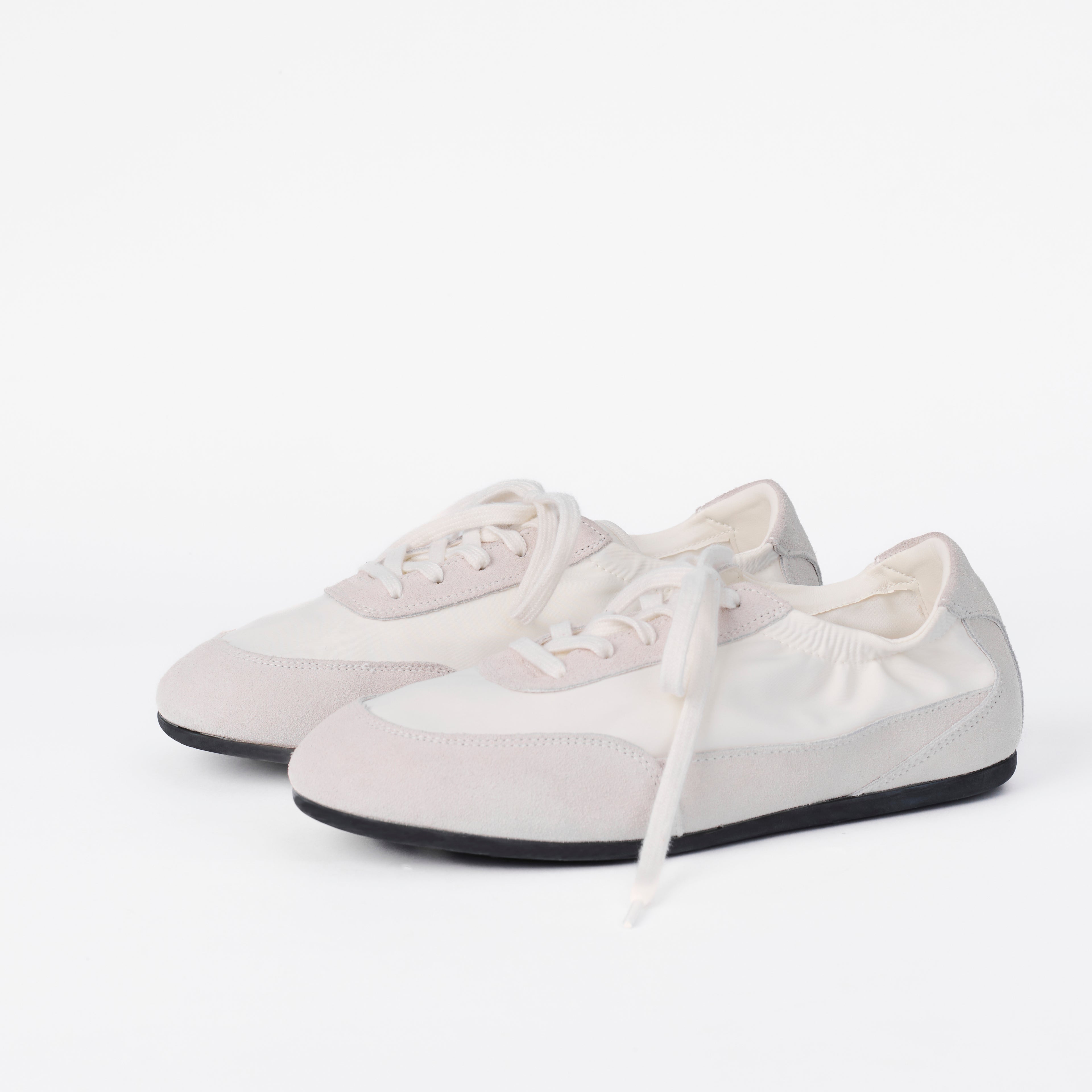 The Dual Stride Women‘s Light White Sneakers