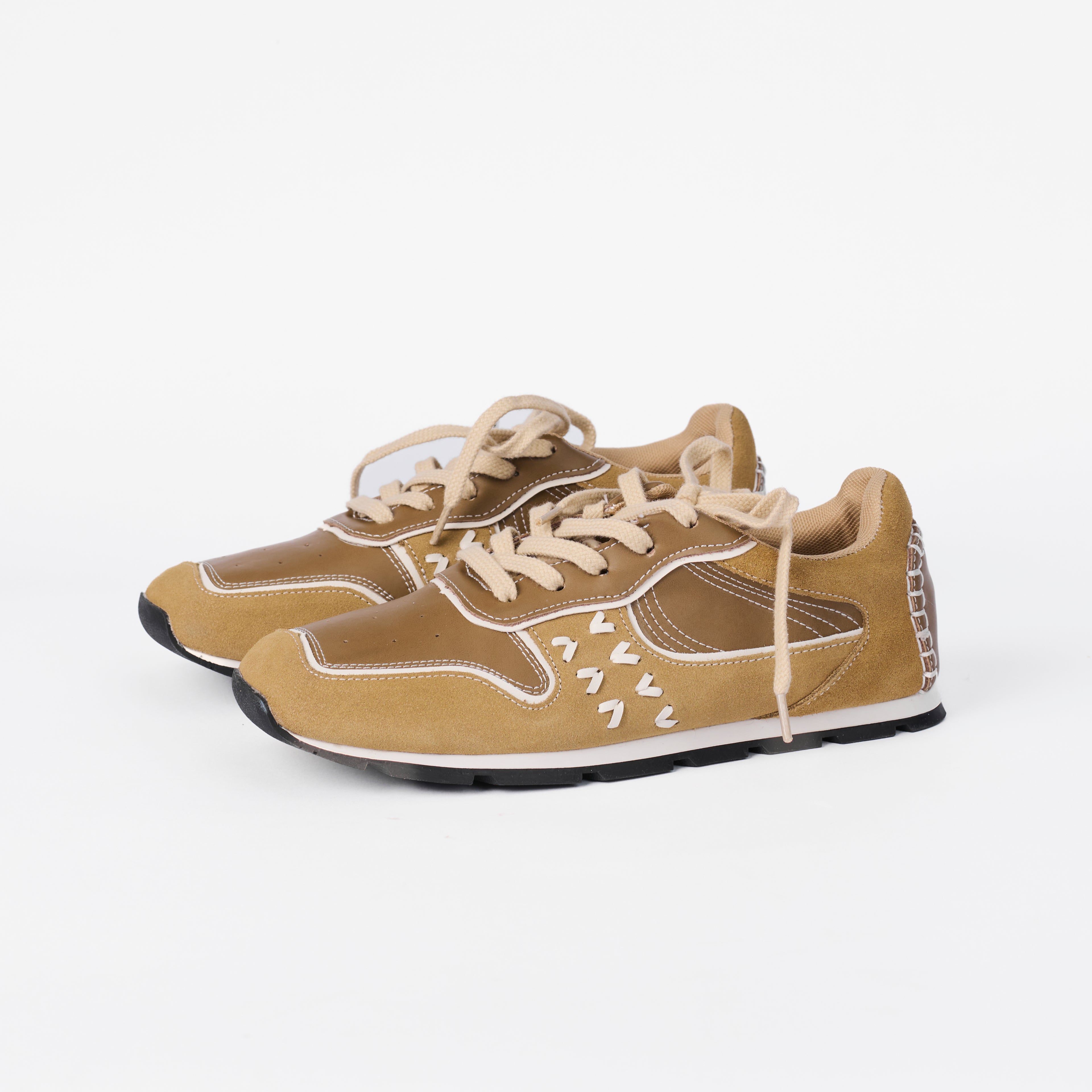 The Dual Stride Women‘s Retro Beige Suede Sneakers