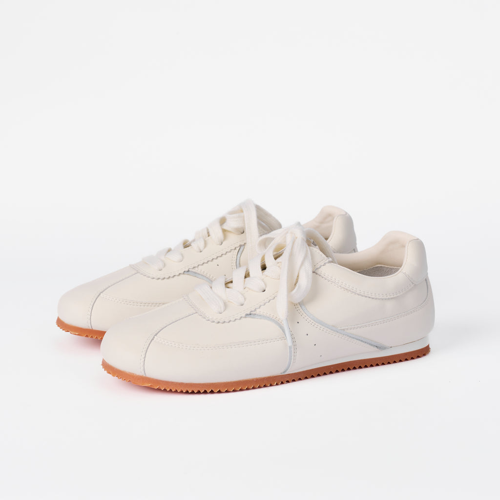 The Dual Stride Women‘s Minimalist Cream Leather Sneakers
