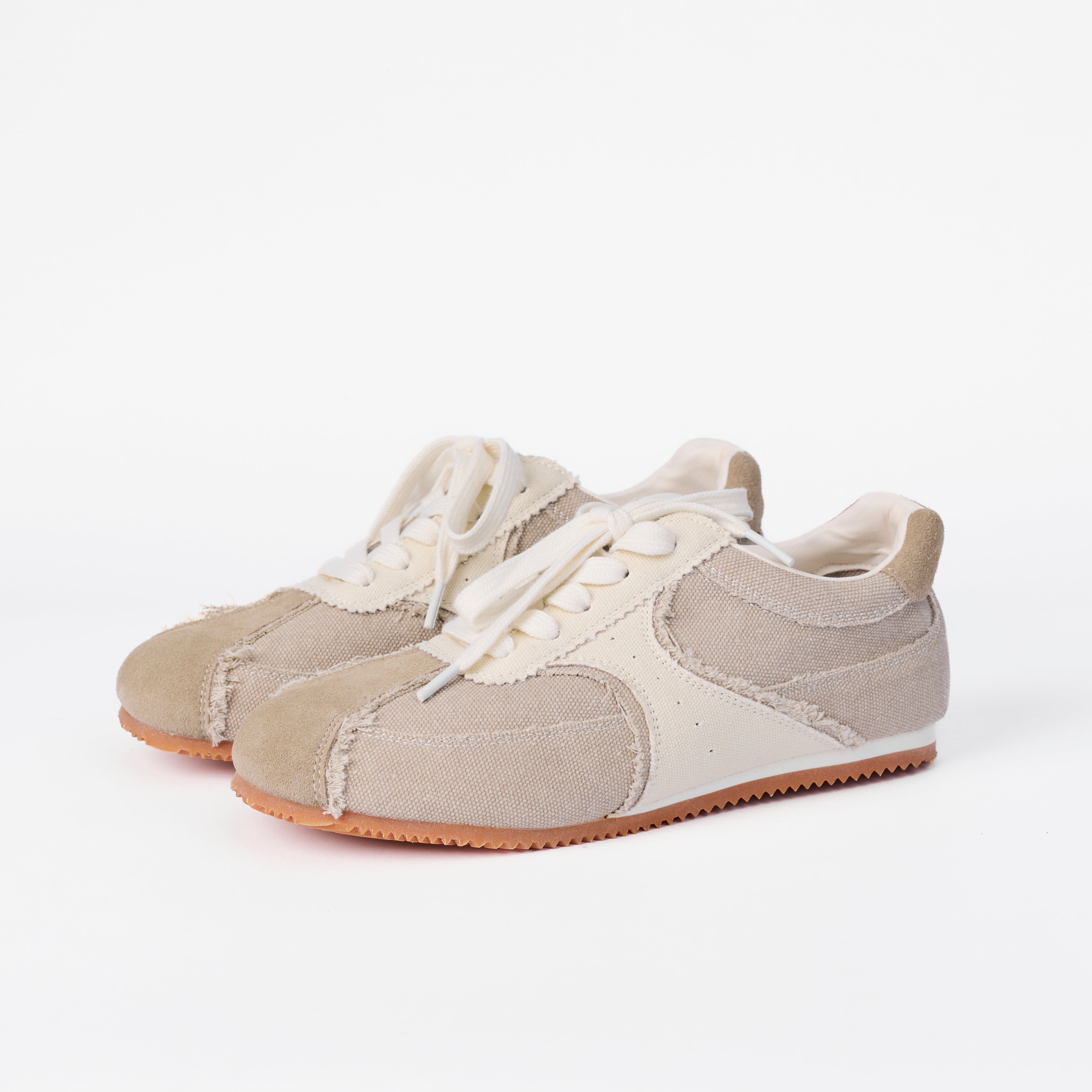 The Dual Stride Women‘s Distressed Ballet Canvas Low-Top Trainers