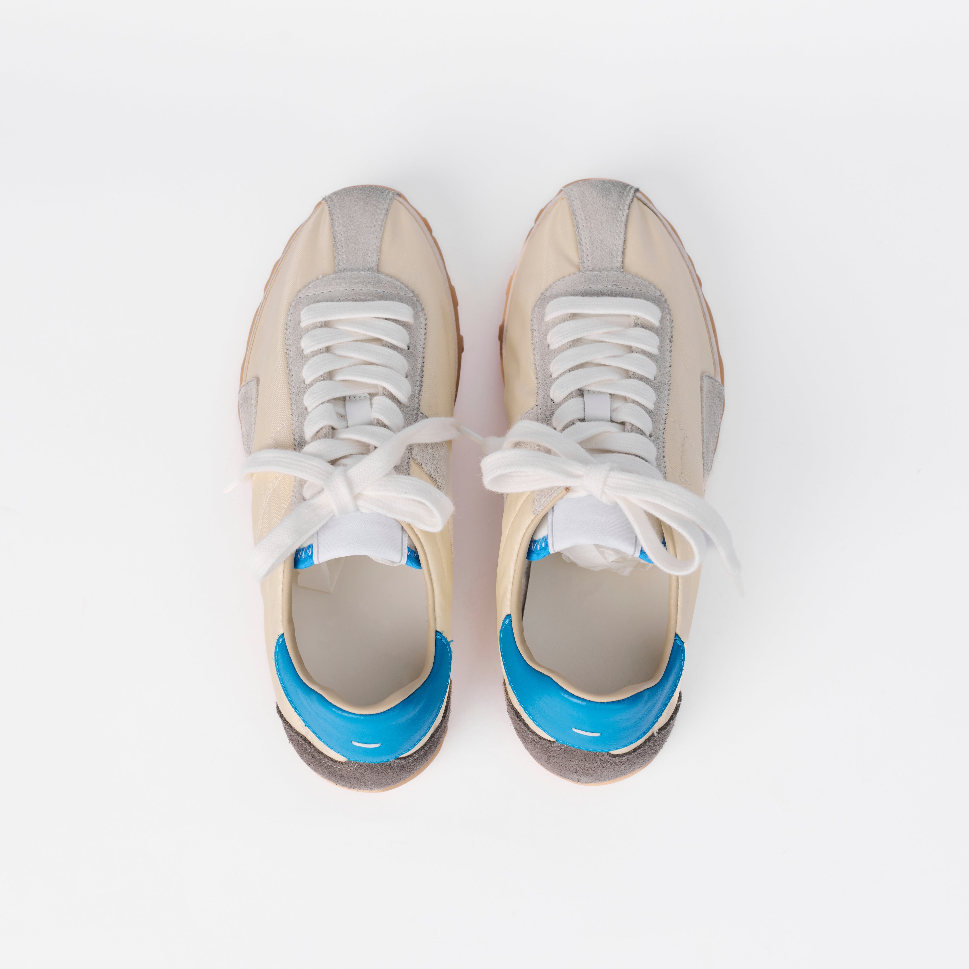 The Dual Stride Women‘s Retro-Inspired Cream Performance Trainers