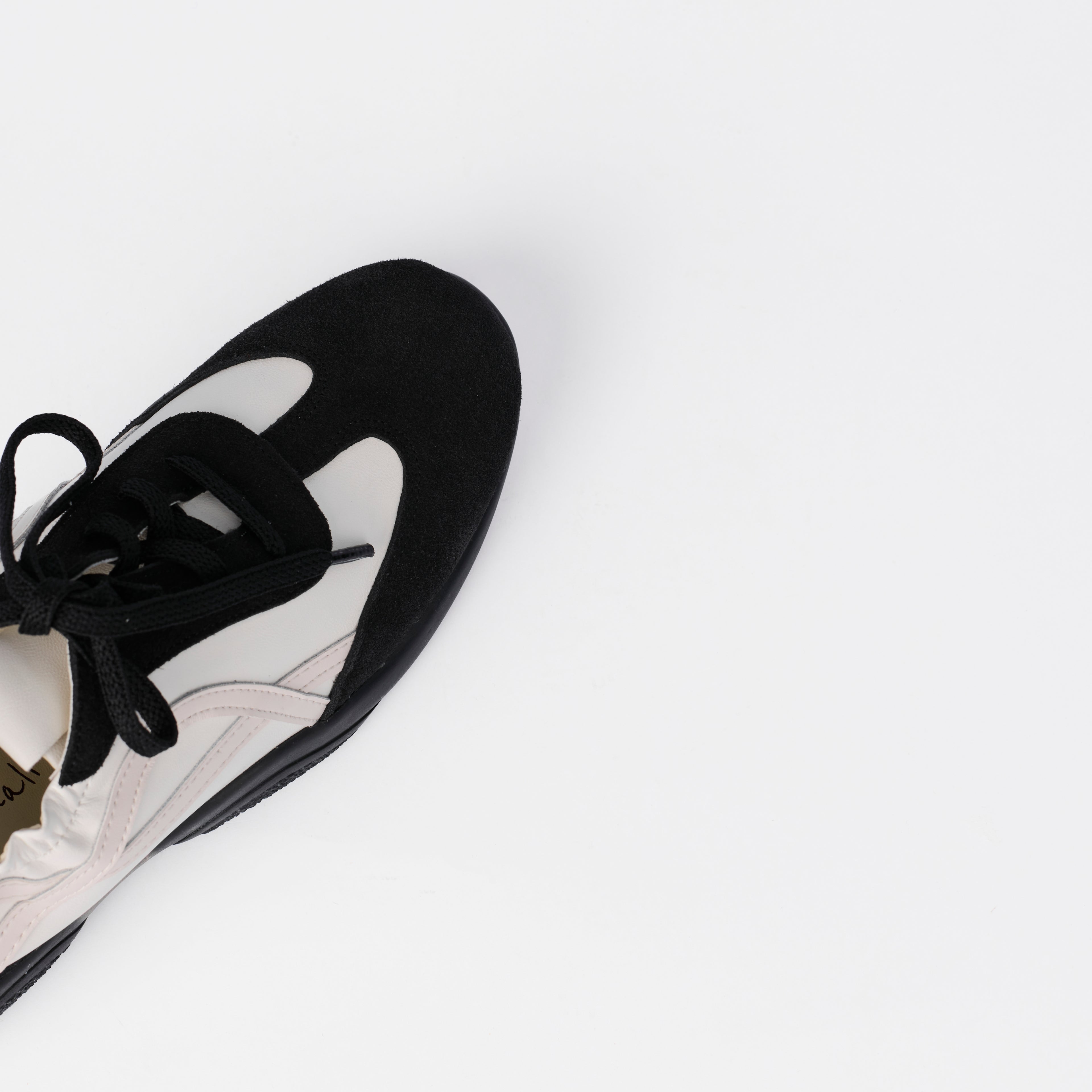 The Dual Stride Women's Color-Blocked Genuine Leather Shoes