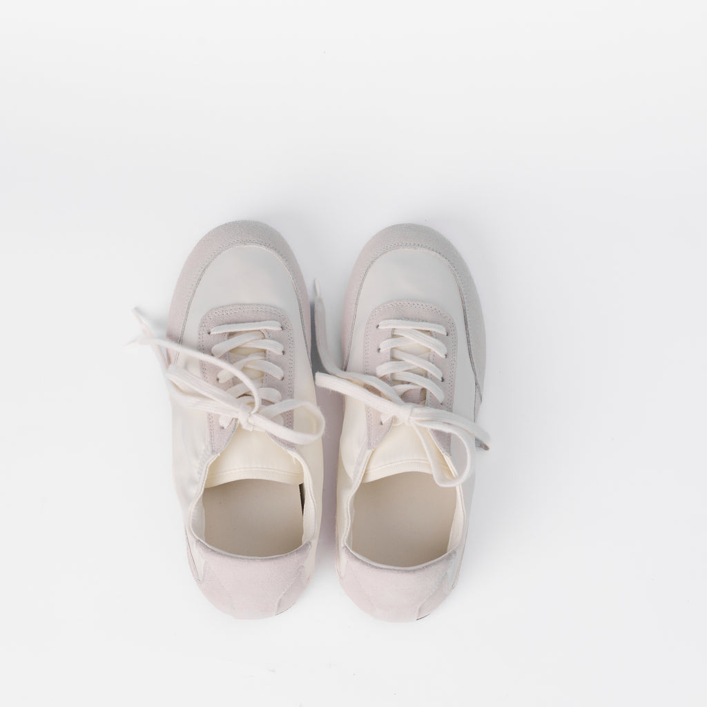 The Dual Stride Women‘s Light White Sneakers