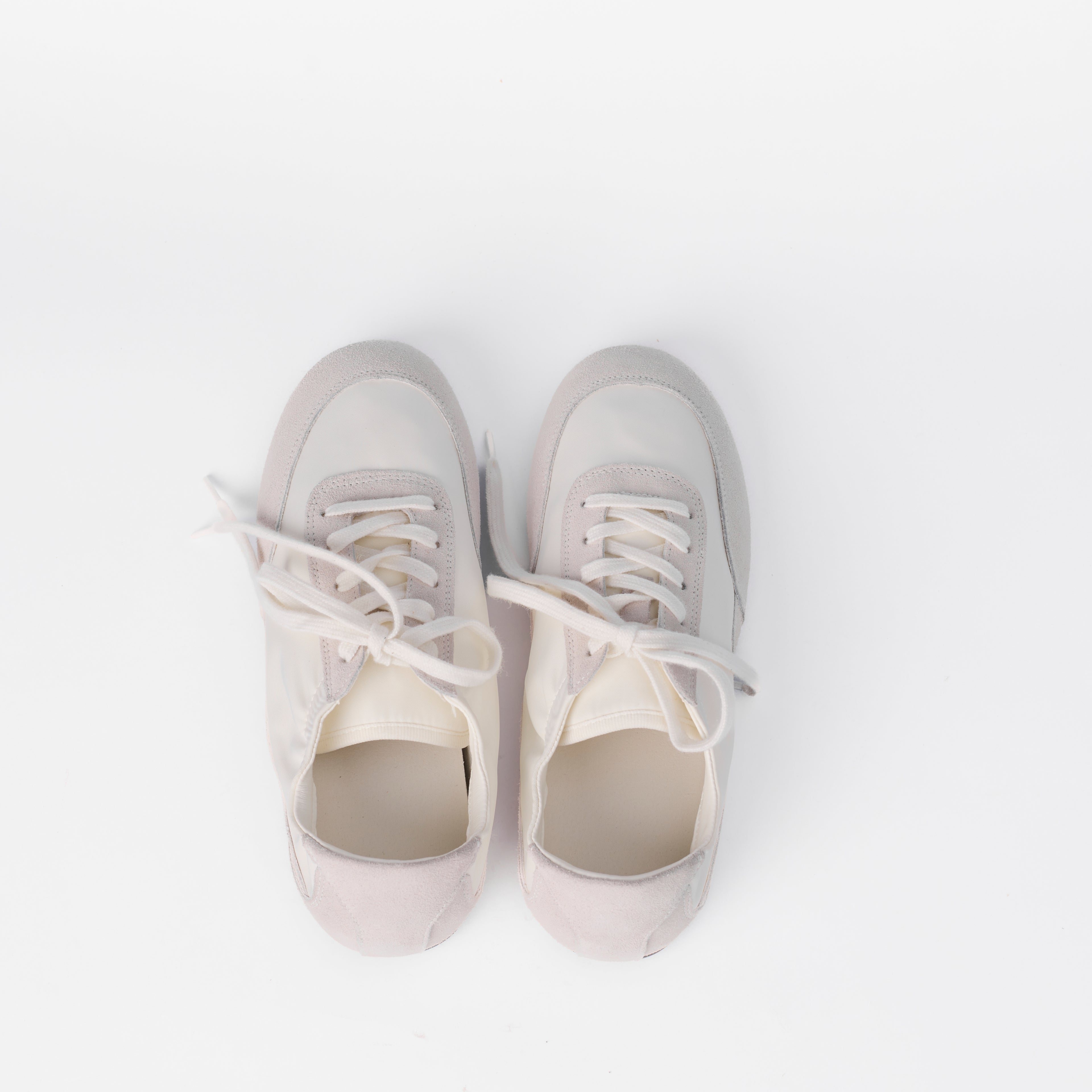 The Dual Stride Women‘s Light White Sneakers
