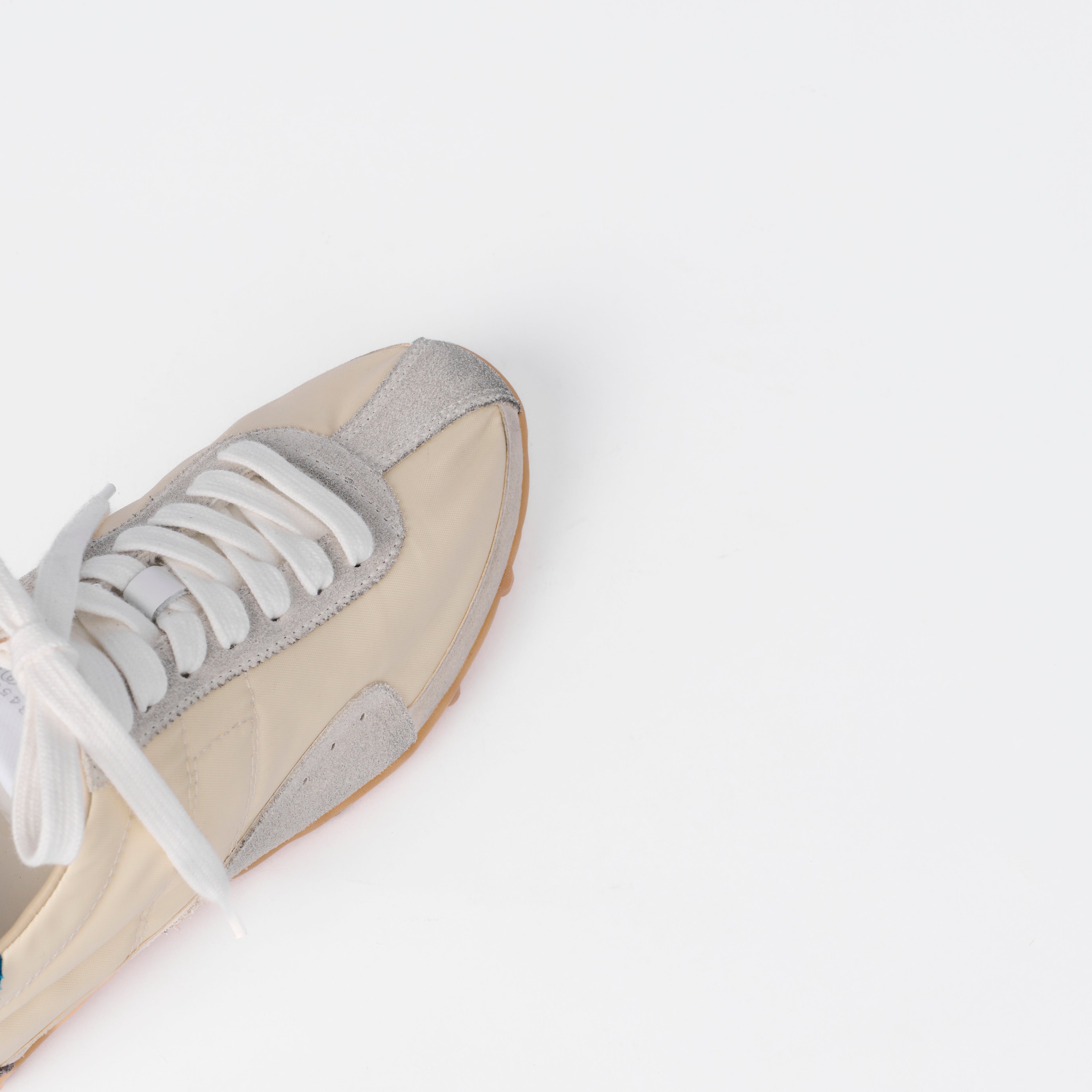 The Dual Stride Women‘s Retro-Inspired Cream Performance Trainers
