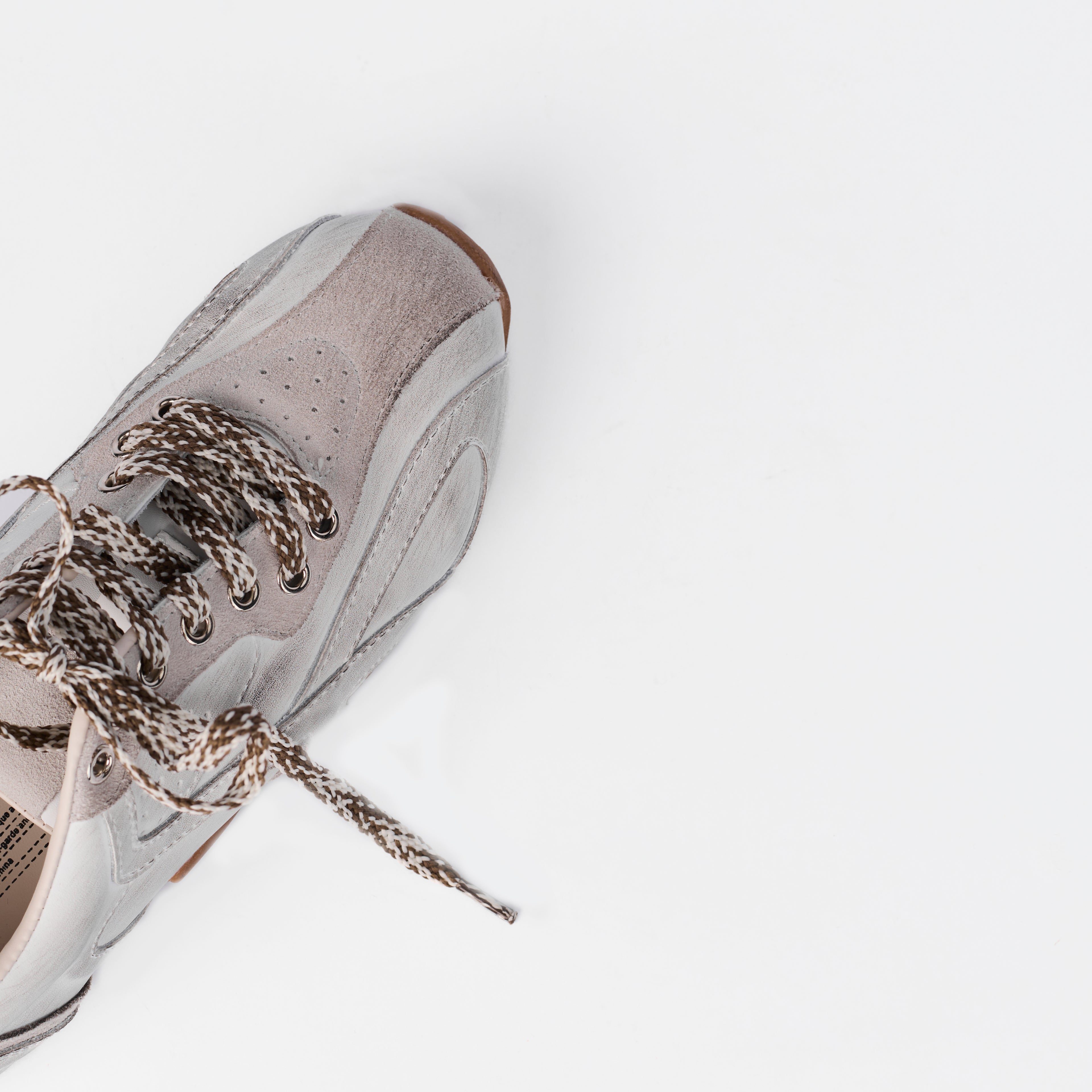 The Dual Stride Women‘s Distressed Leather Athletic Trainers