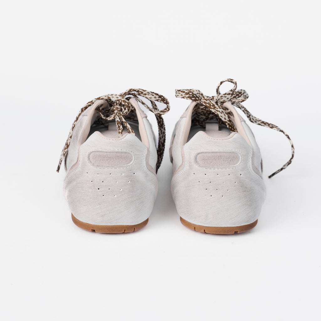 The Dual Stride Women‘s Distressed Leather Athletic Trainers