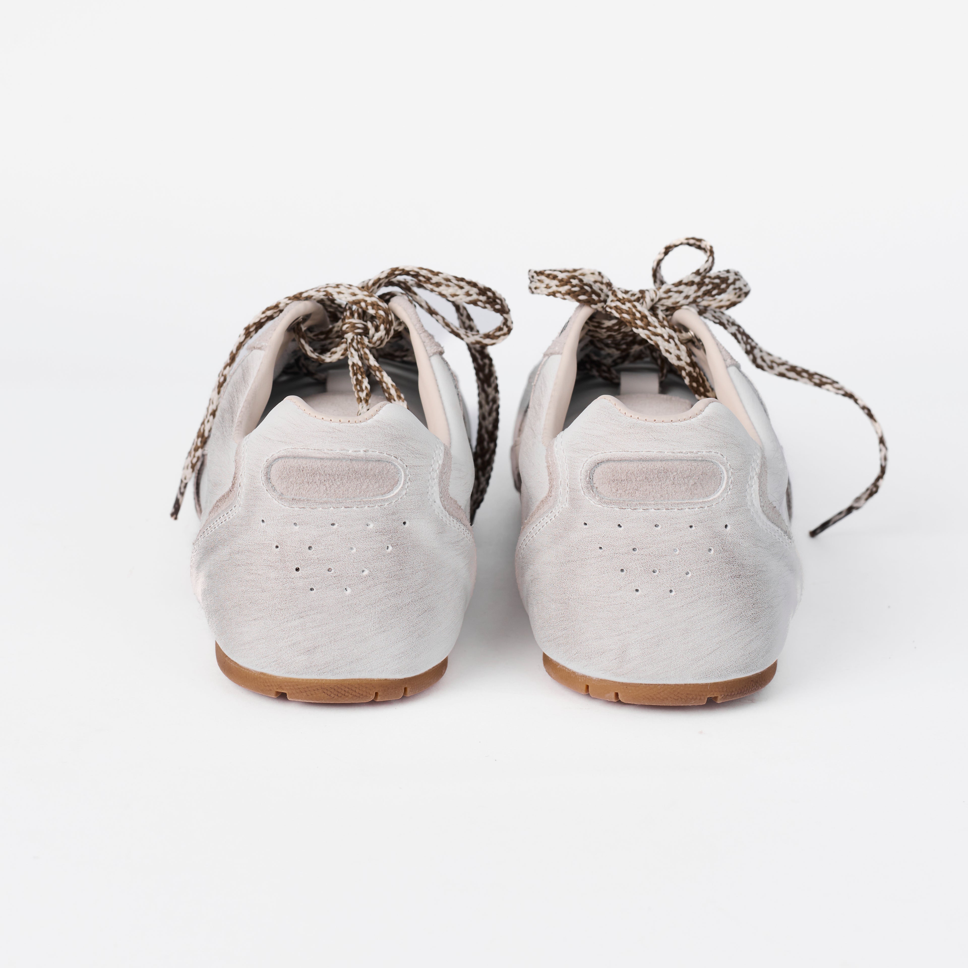 The Dual Stride Women‘s Distressed Leather Athletic Trainers