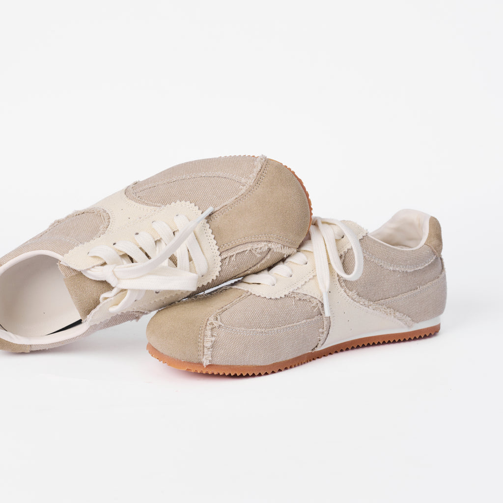 The Dual Stride Women‘s Distressed Ballet Canvas Low-Top Trainers