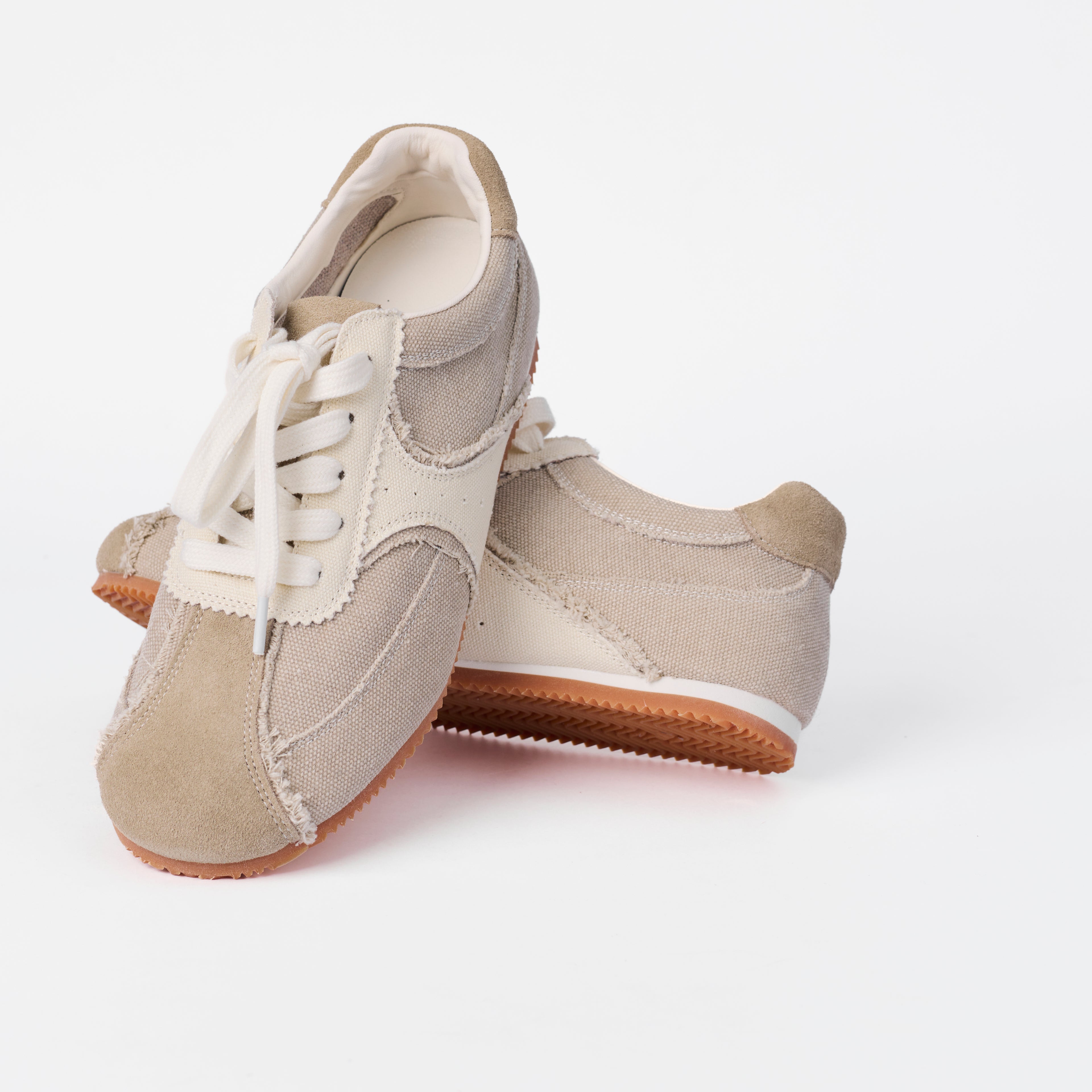 The Dual Stride Women‘s Distressed Ballet Canvas Low-Top Trainers