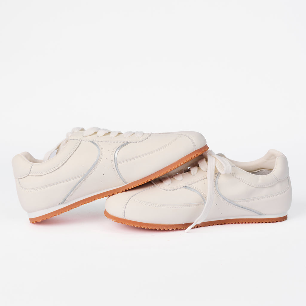 The Dual Stride Women‘s Minimalist Cream Leather Sneakers