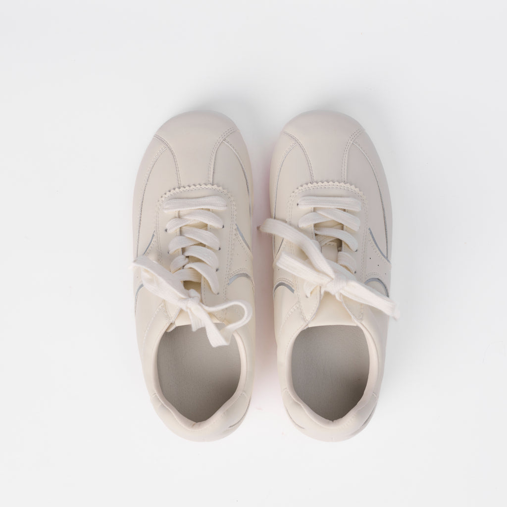 The Dual Stride Women‘s Minimalist Cream Leather Sneakers