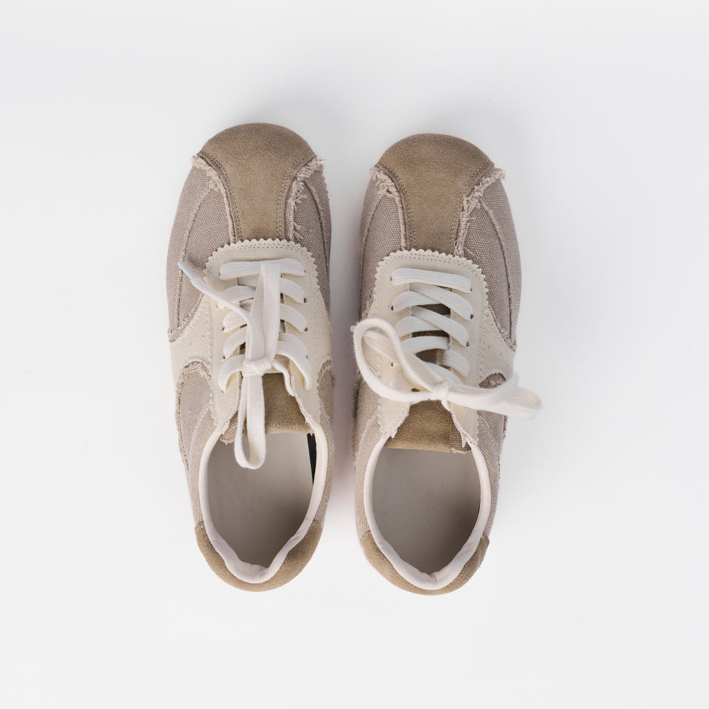 The Dual Stride Women‘s Distressed Ballet Canvas Low-Top Trainers