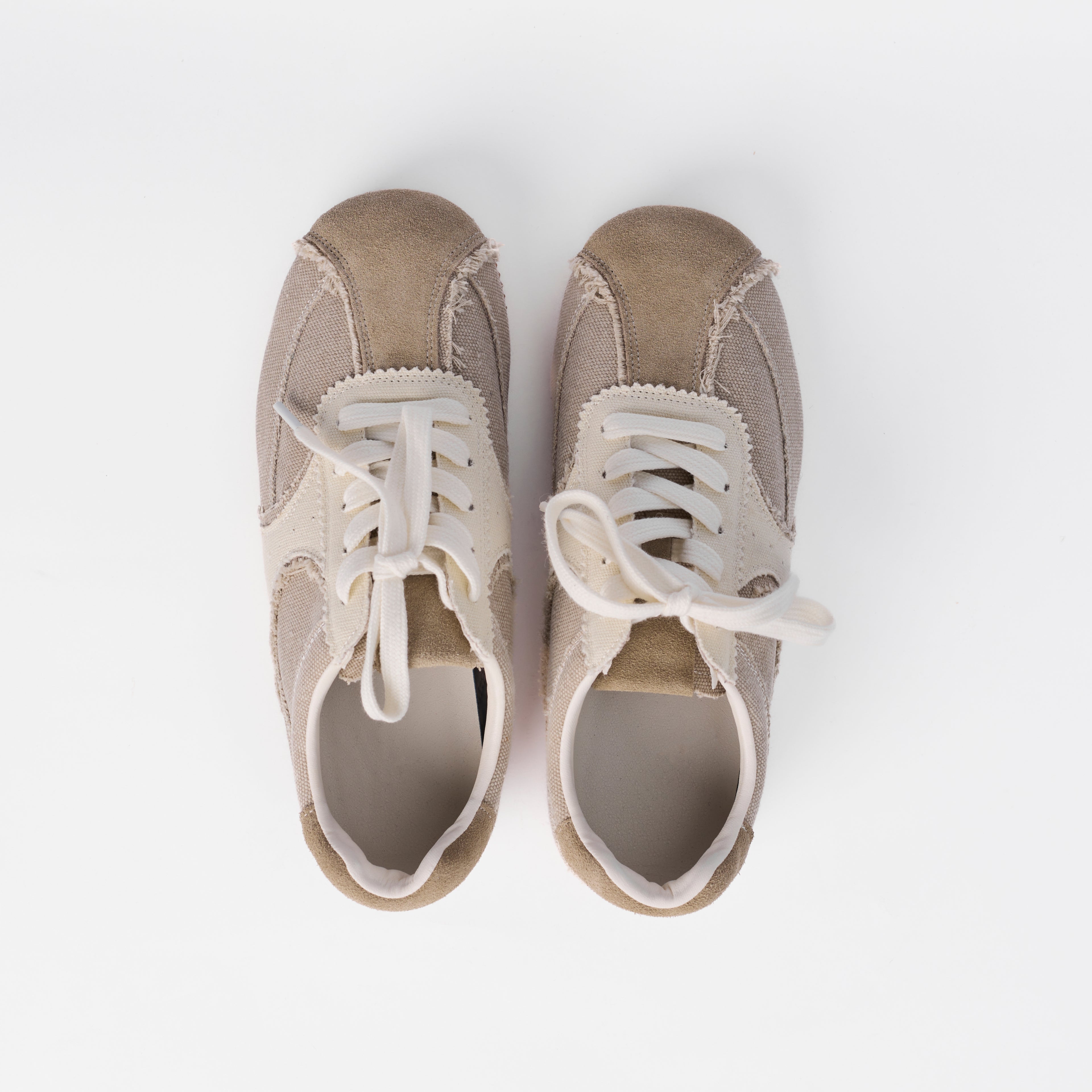 The Dual Stride Women‘s Distressed Ballet Canvas Low-Top Trainers