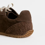 The Dual Stride Men‘s Classic Chocolate Brown Suede Retro Runner