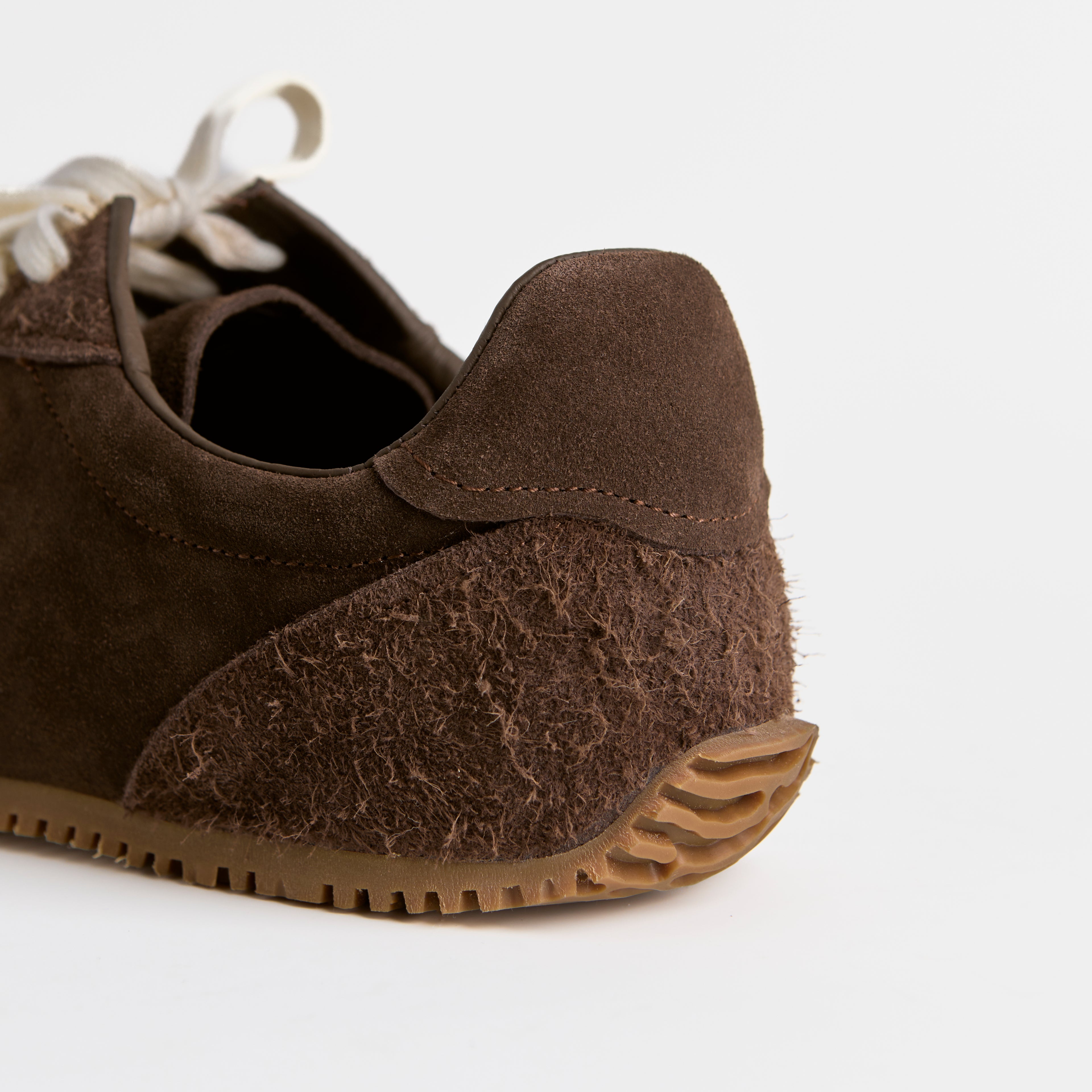 The Dual Stride Men‘s Classic Chocolate Brown Suede Retro Runner