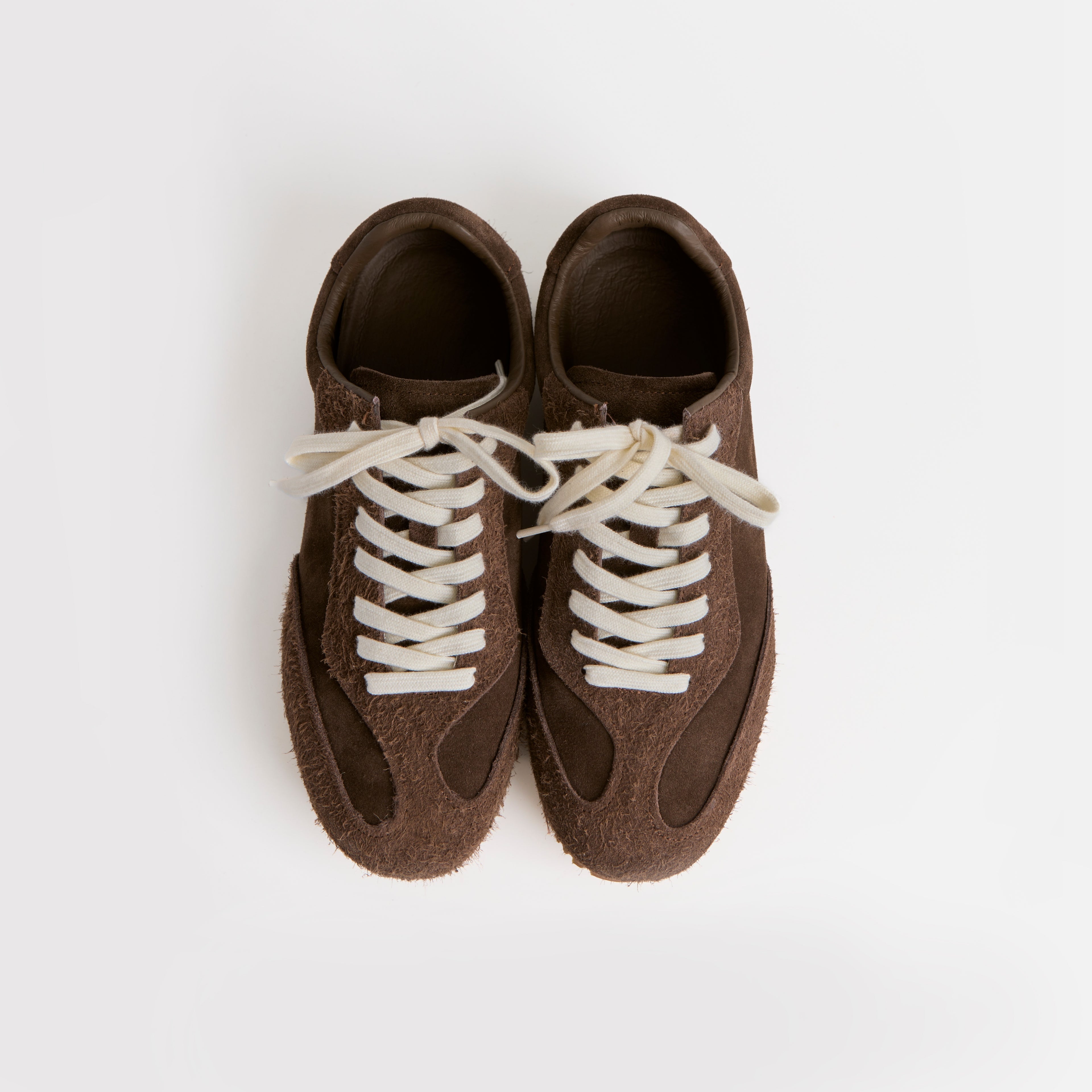 The Dual Stride Men‘s Classic Chocolate Brown Suede Retro Runner