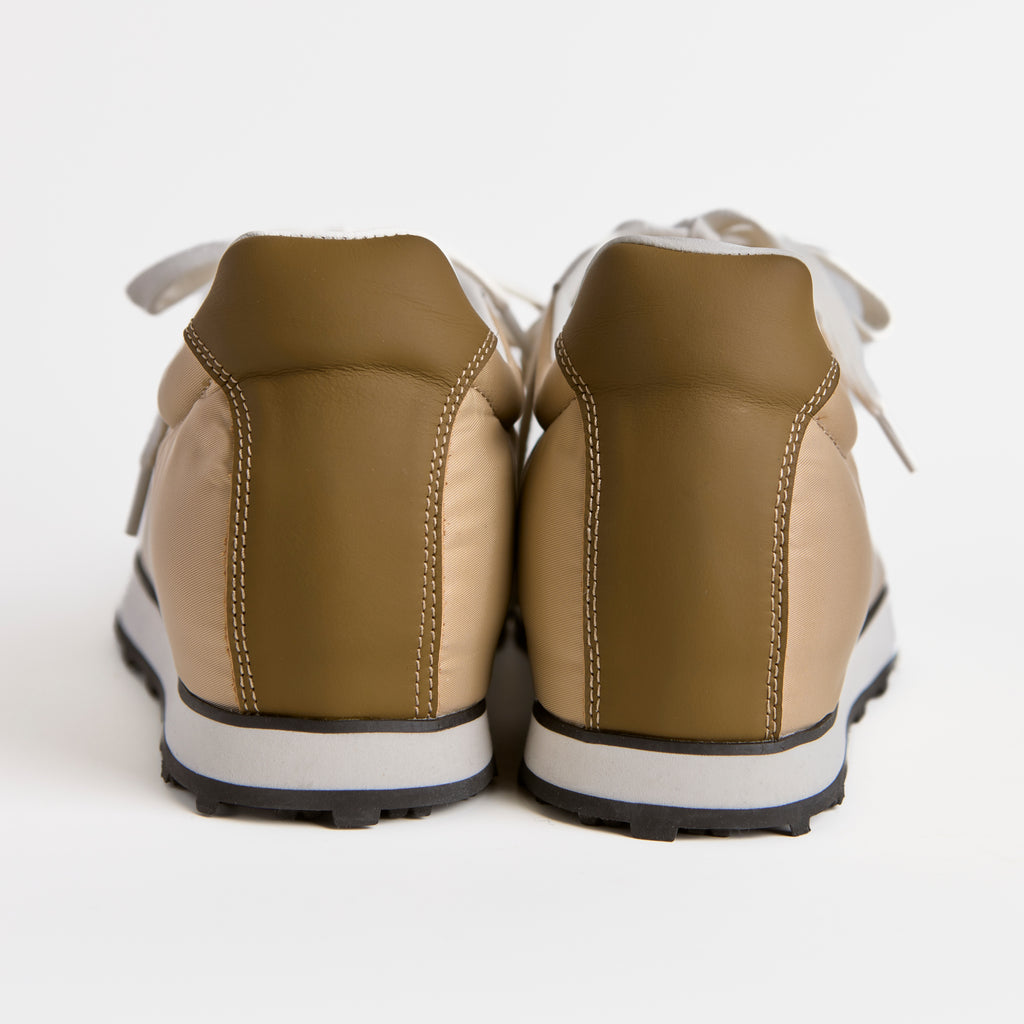 The Dual Stride Men's Beige Nomad Urban Runner