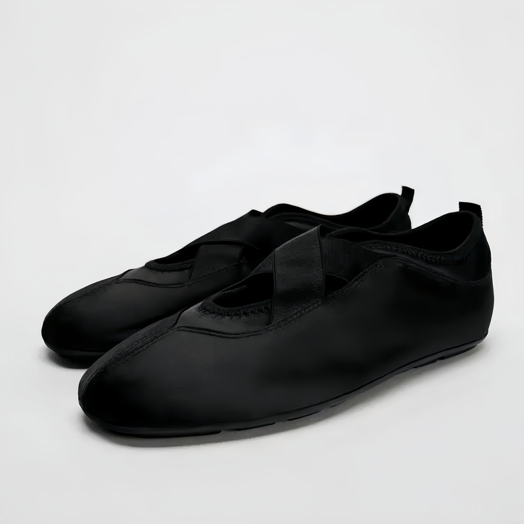 The Dual Stride Women‘s Black Satin Ballet Flats