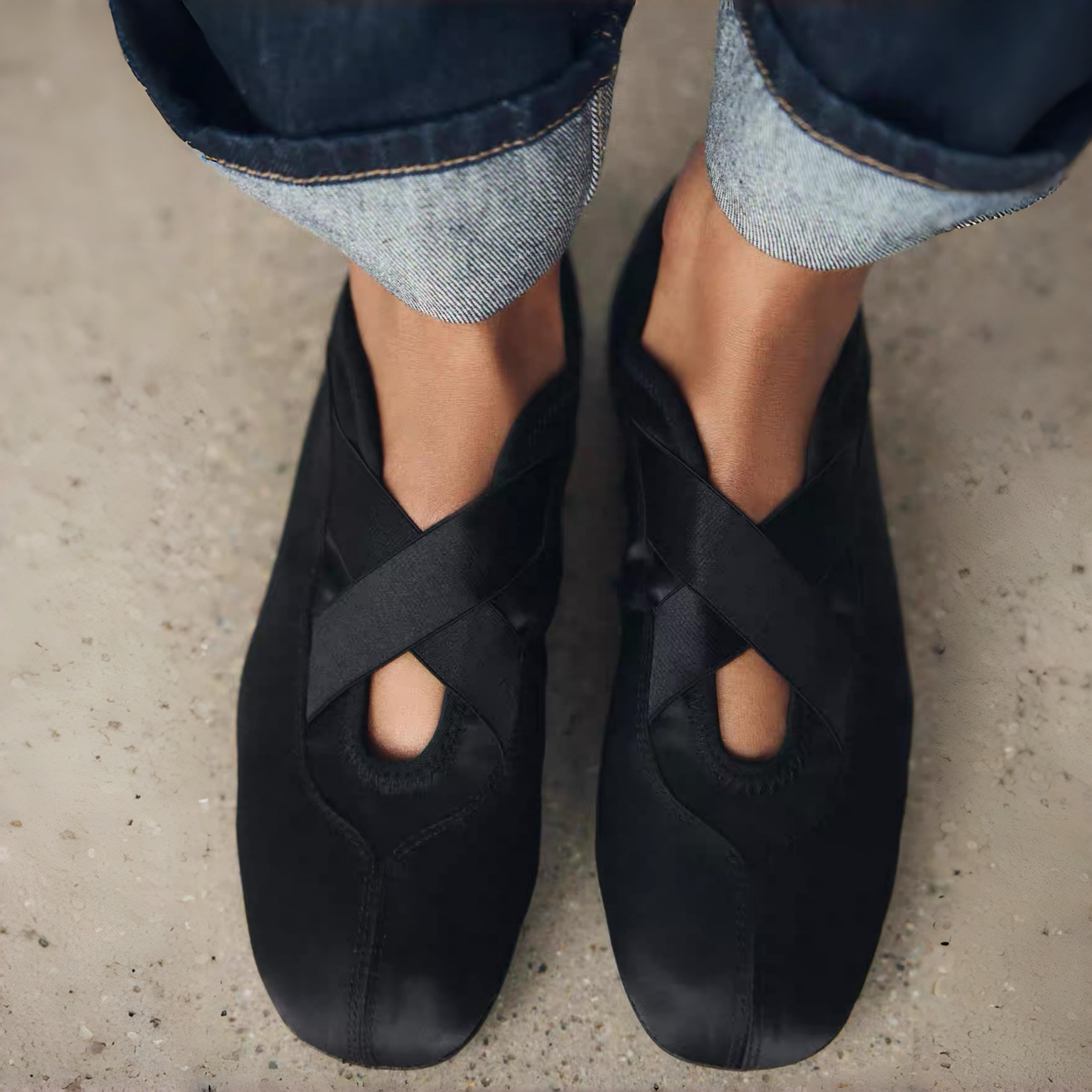 The Dual Stride Women‘s Black Satin Ballet Flats