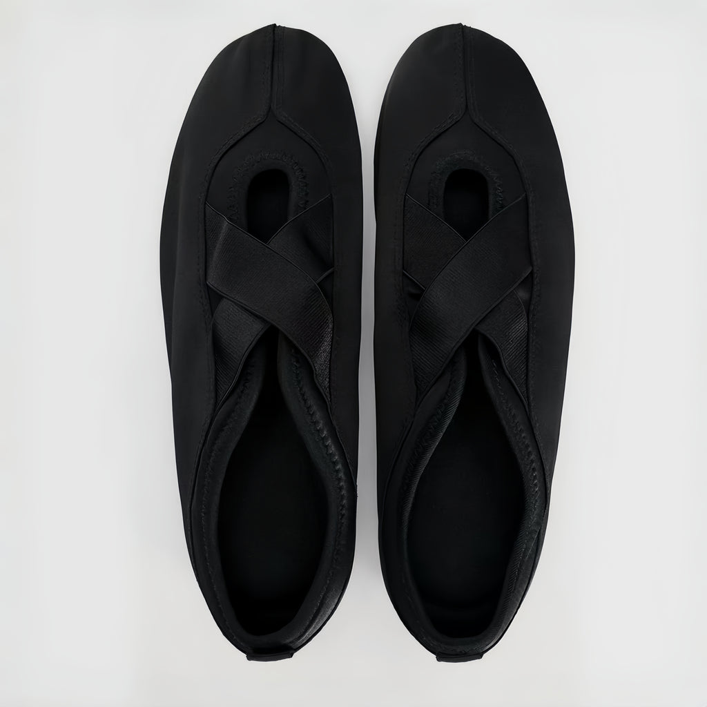 The Dual Stride Women‘s Black Satin Ballet Flats