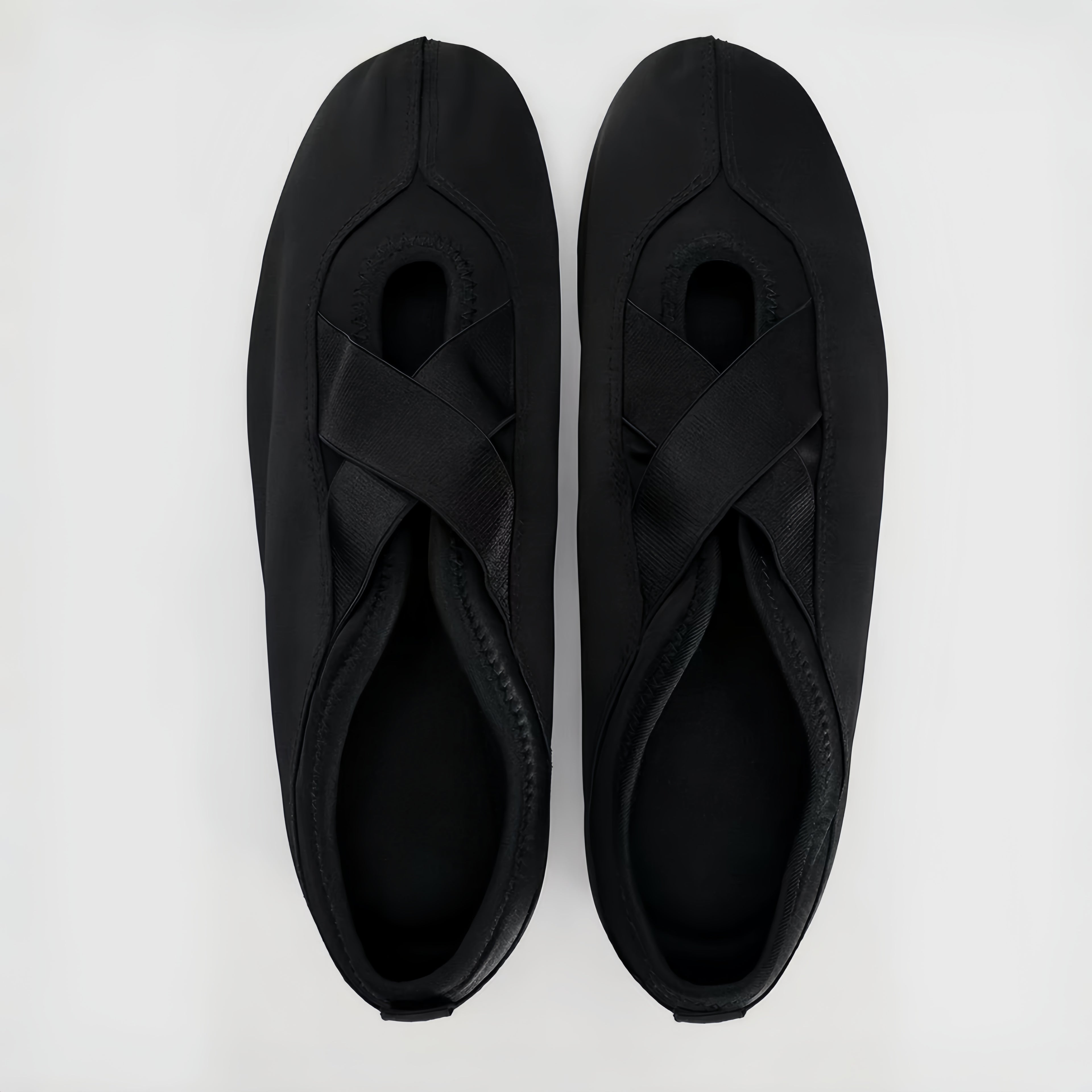 The Dual Stride Women‘s Black Satin Ballet Flats
