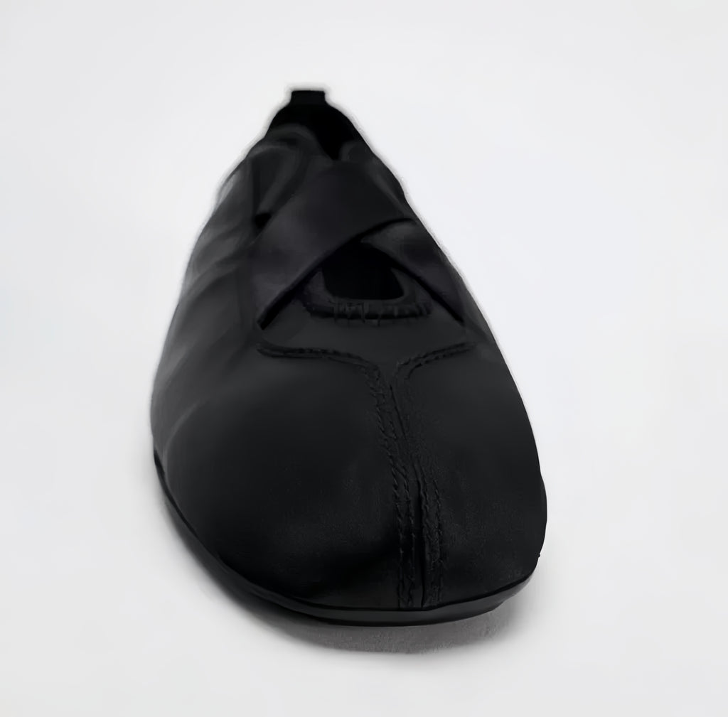 The Dual Stride Women‘s Black Satin Ballet Flats