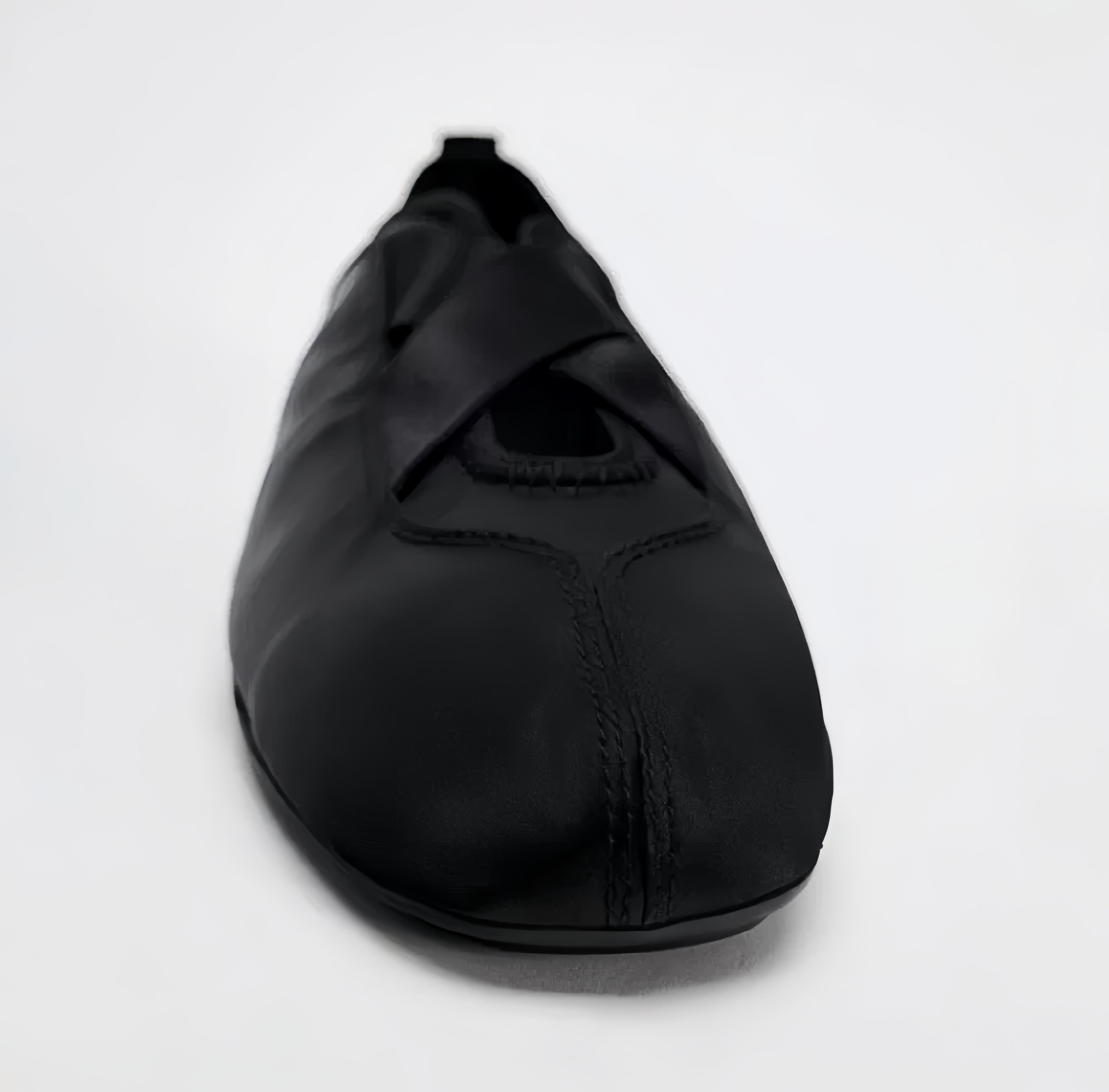 The Dual Stride Women‘s Black Satin Ballet Flats