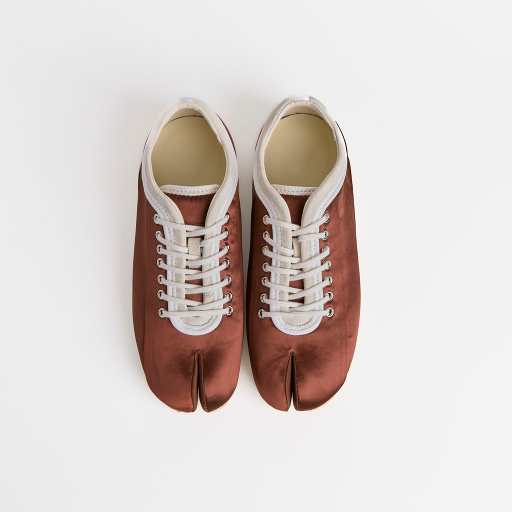 The Dual Stride Red Satin Tabi Runner