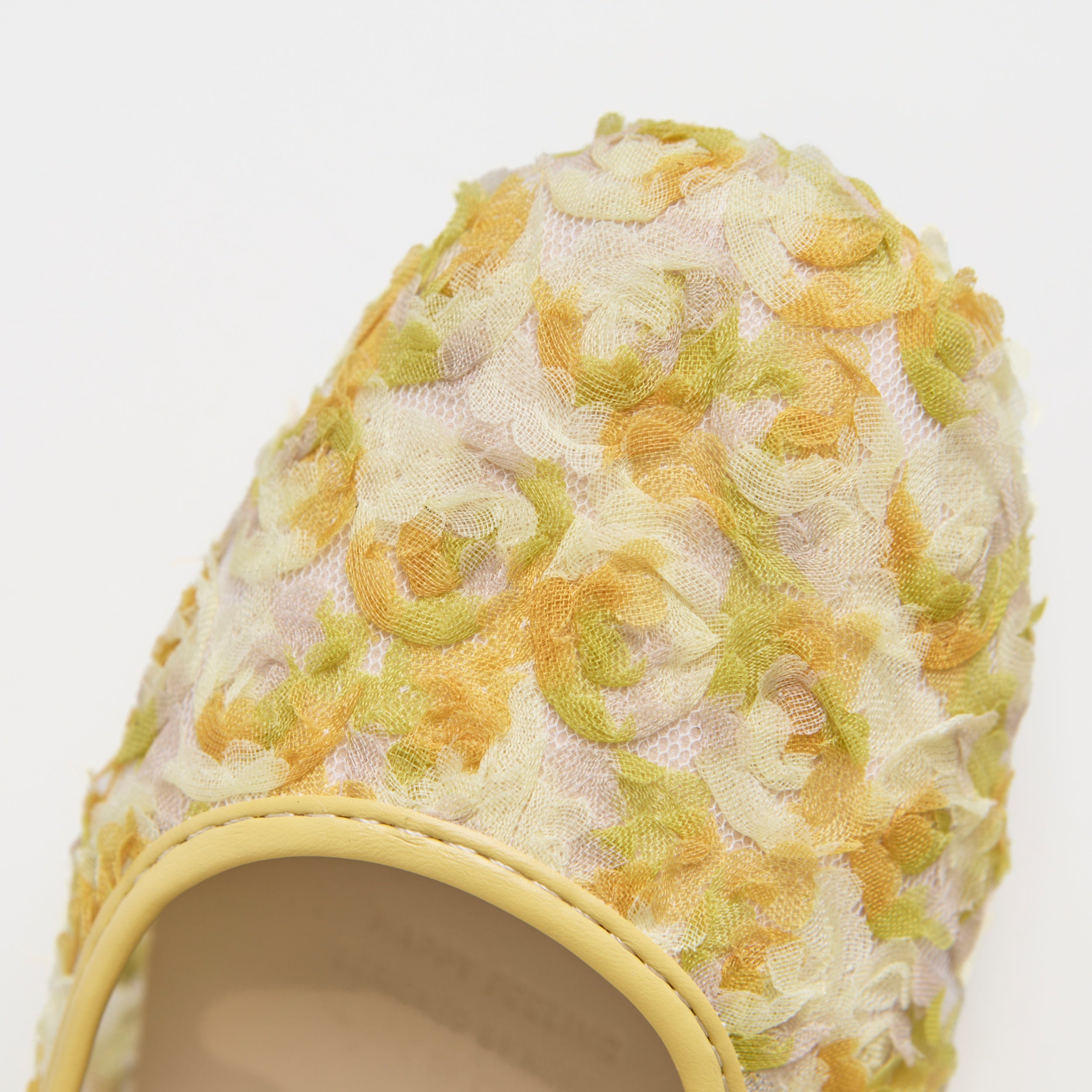 Las merceditas con encaje floral amarillo Dual Stride