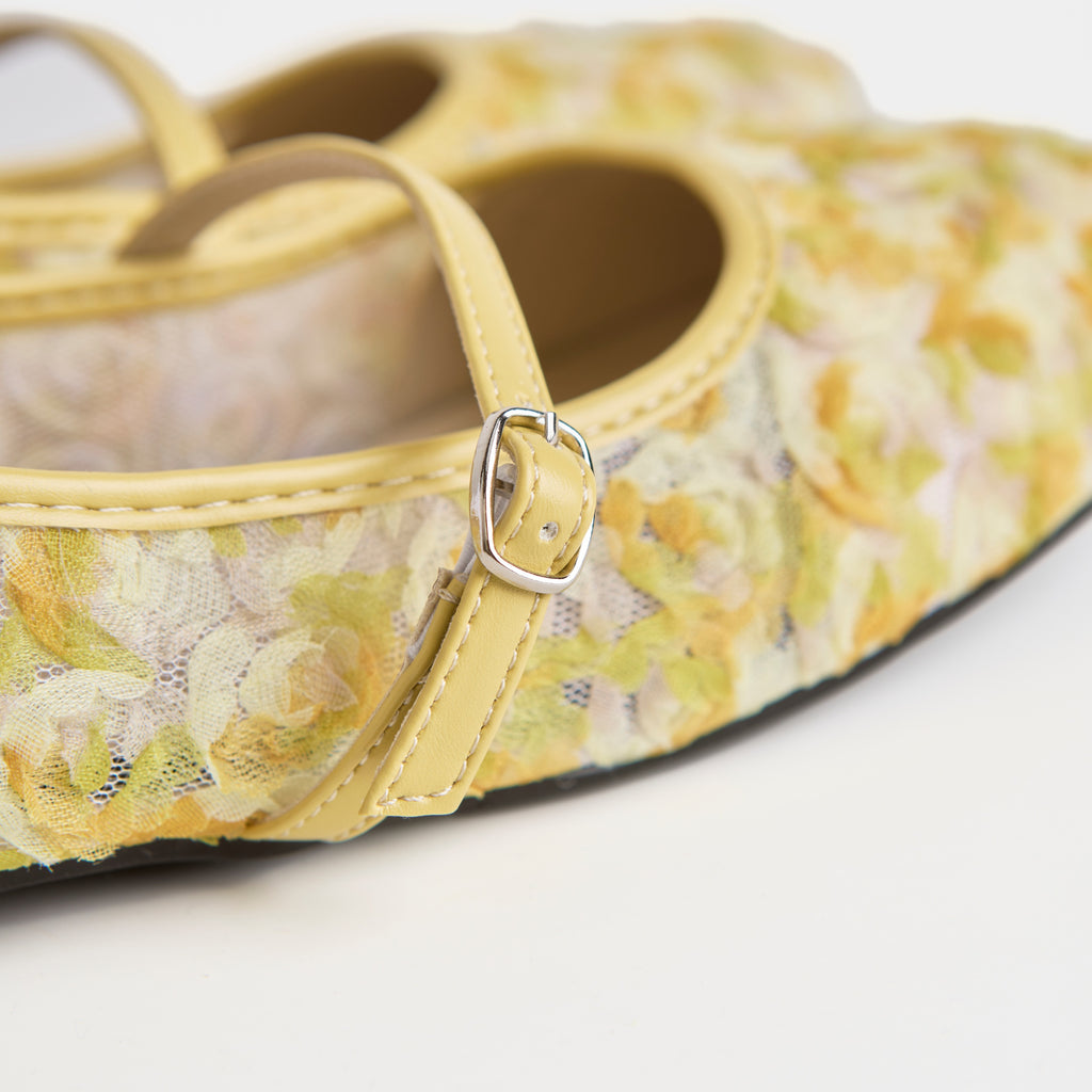 Las merceditas con encaje floral amarillo Dual Stride