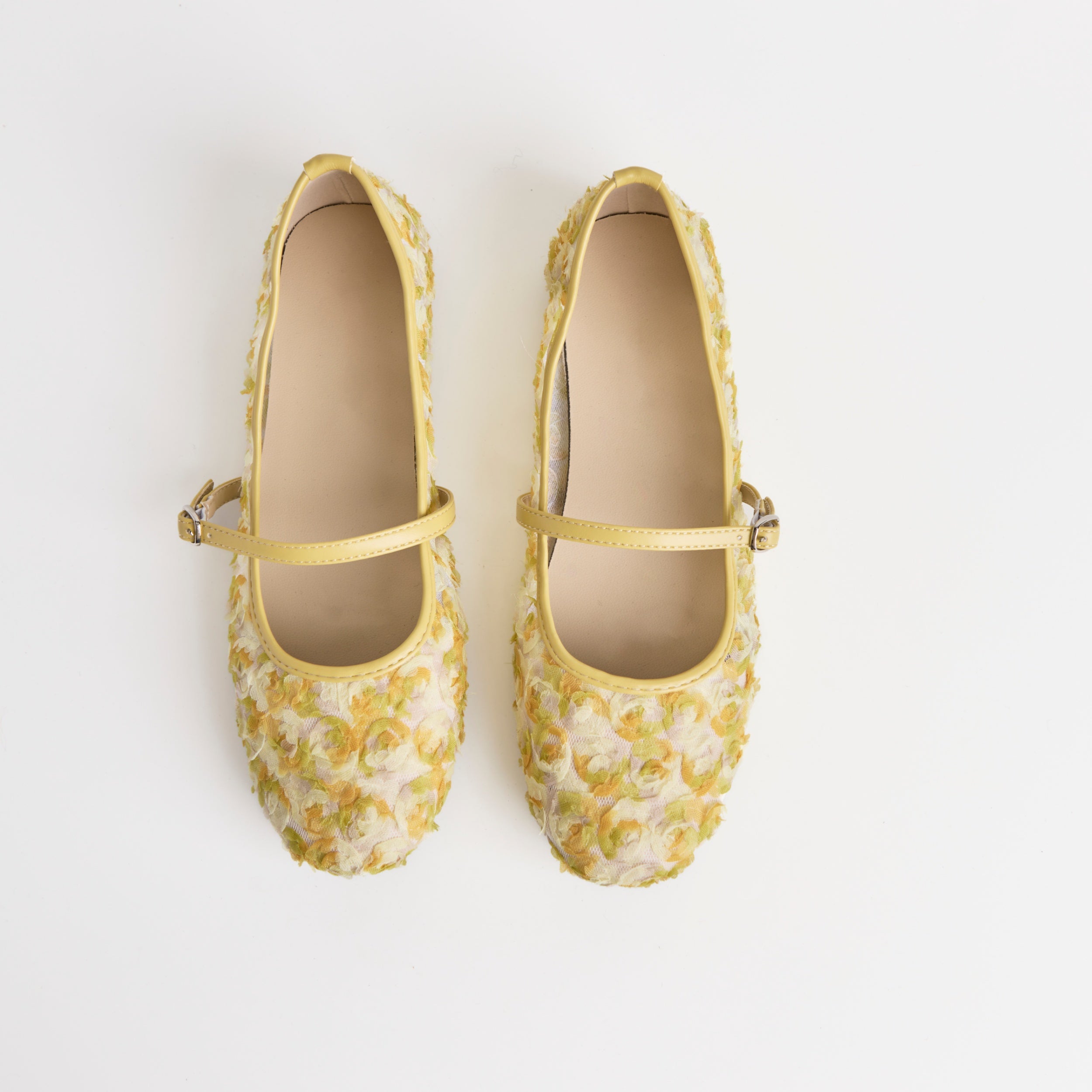 Las merceditas con encaje floral amarillo Dual Stride