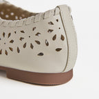 Les ballerines plates lacées ajourées blanches Dual Stride