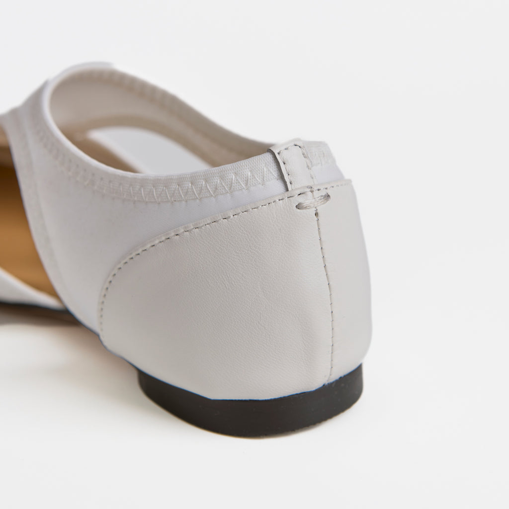 Les Ballerines Blanches Modernes Minimalistes Double Enjambée Style Tabi