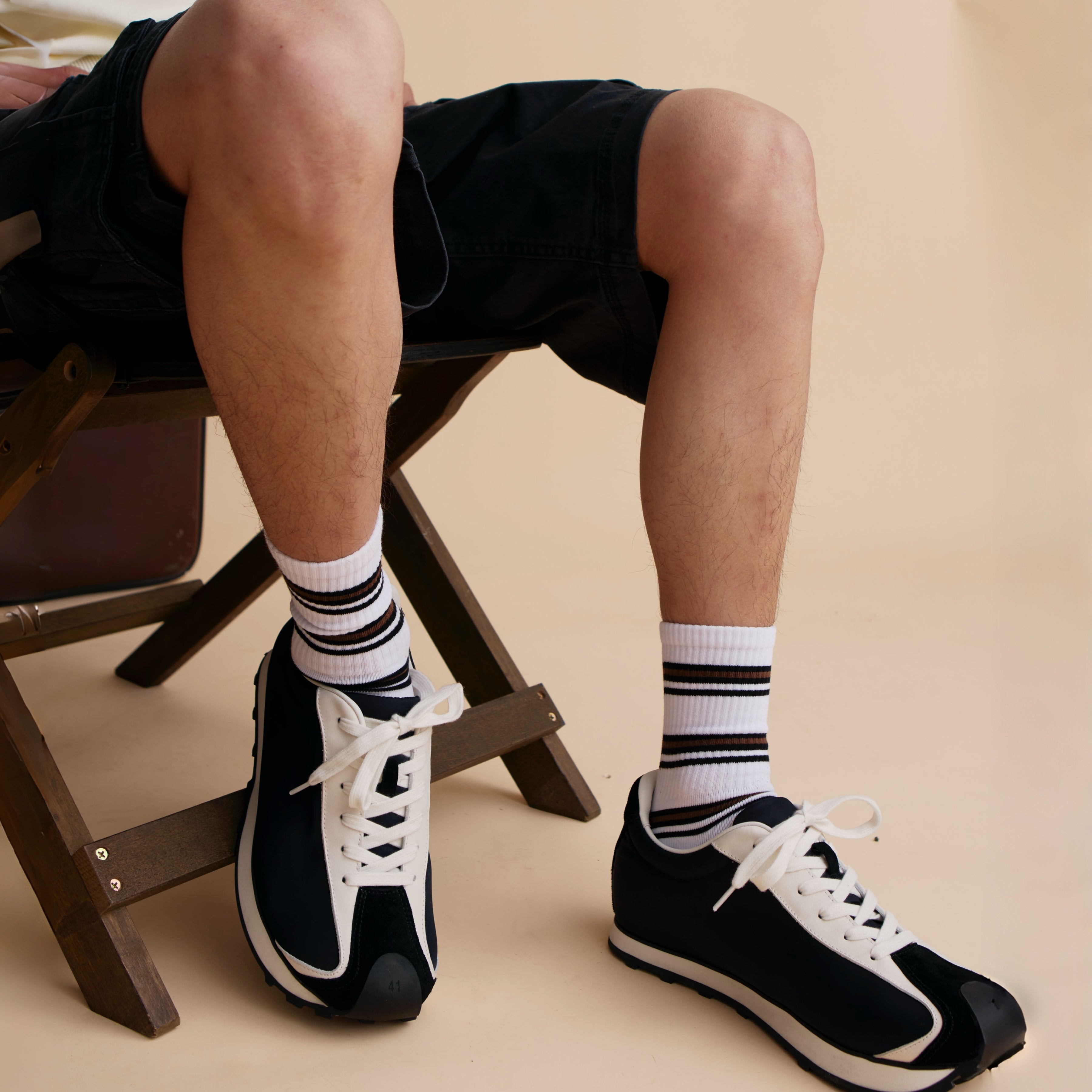 The Dual Stride Men‘s Black Urban Kinetic Runner