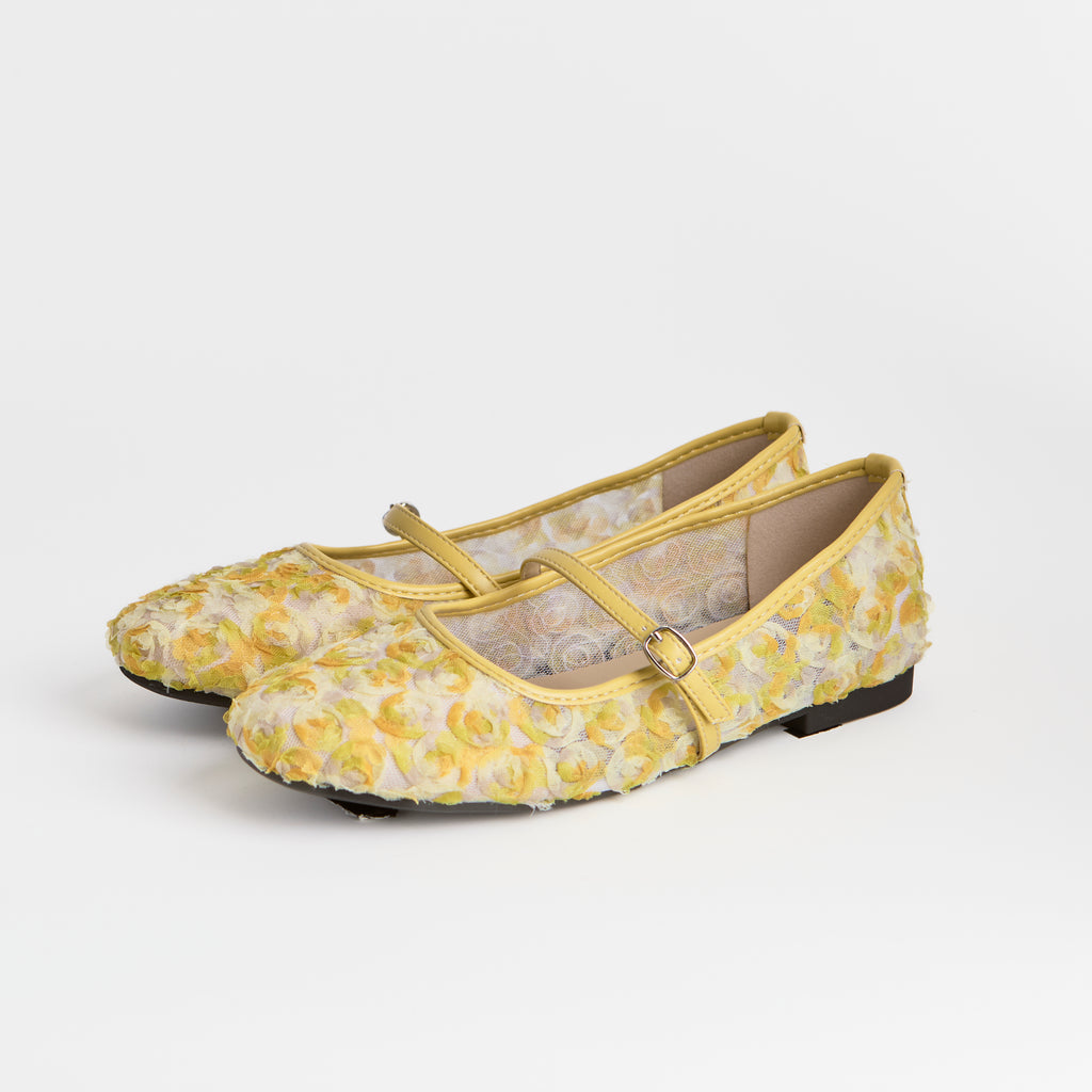 Las merceditas con encaje floral amarillo Dual Stride