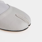 Les Ballerines Blanches Modernes Minimalistes Double Enjambée Style Tabi
