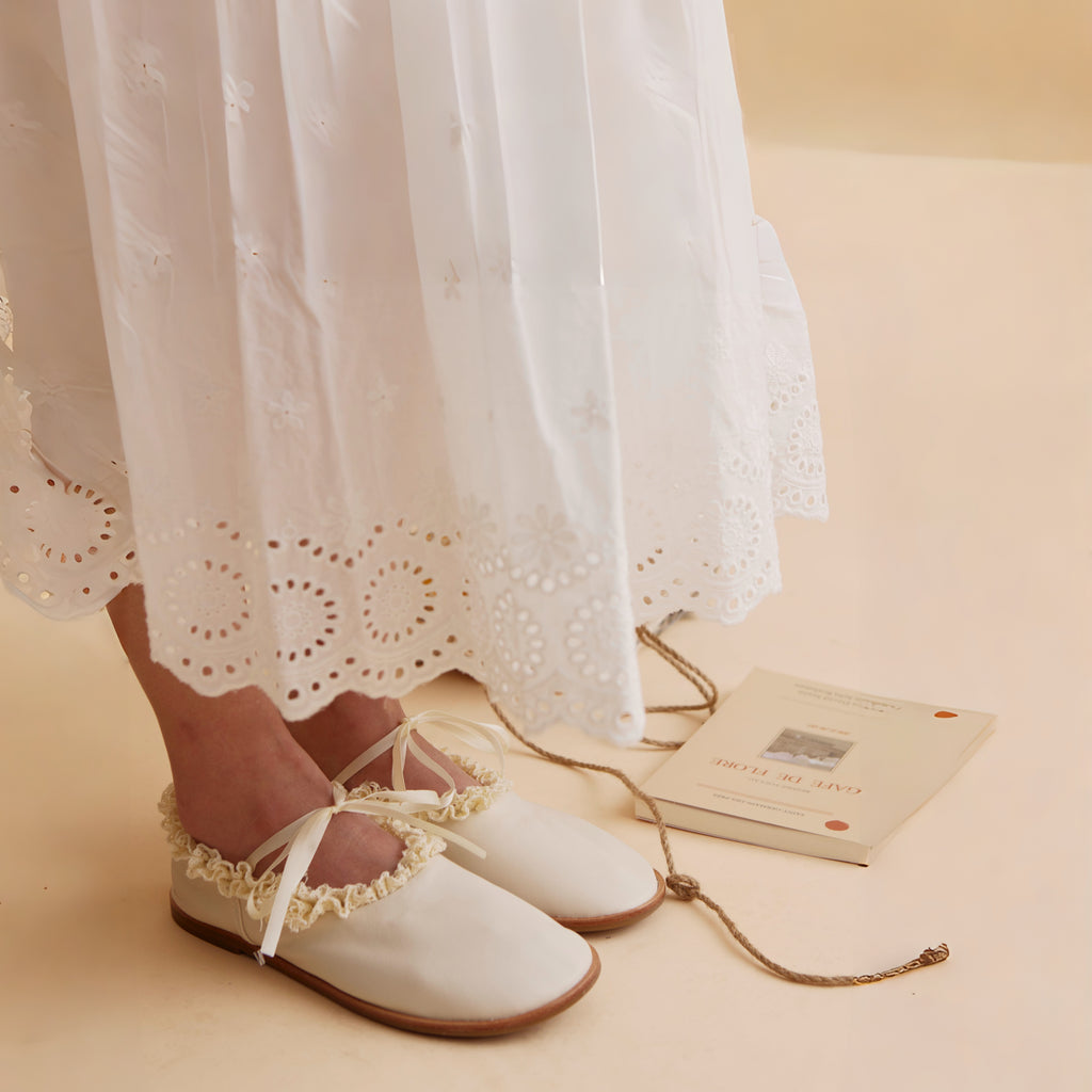 Los zapatos slip-on de cuero blancos minimalistas Dual Stride