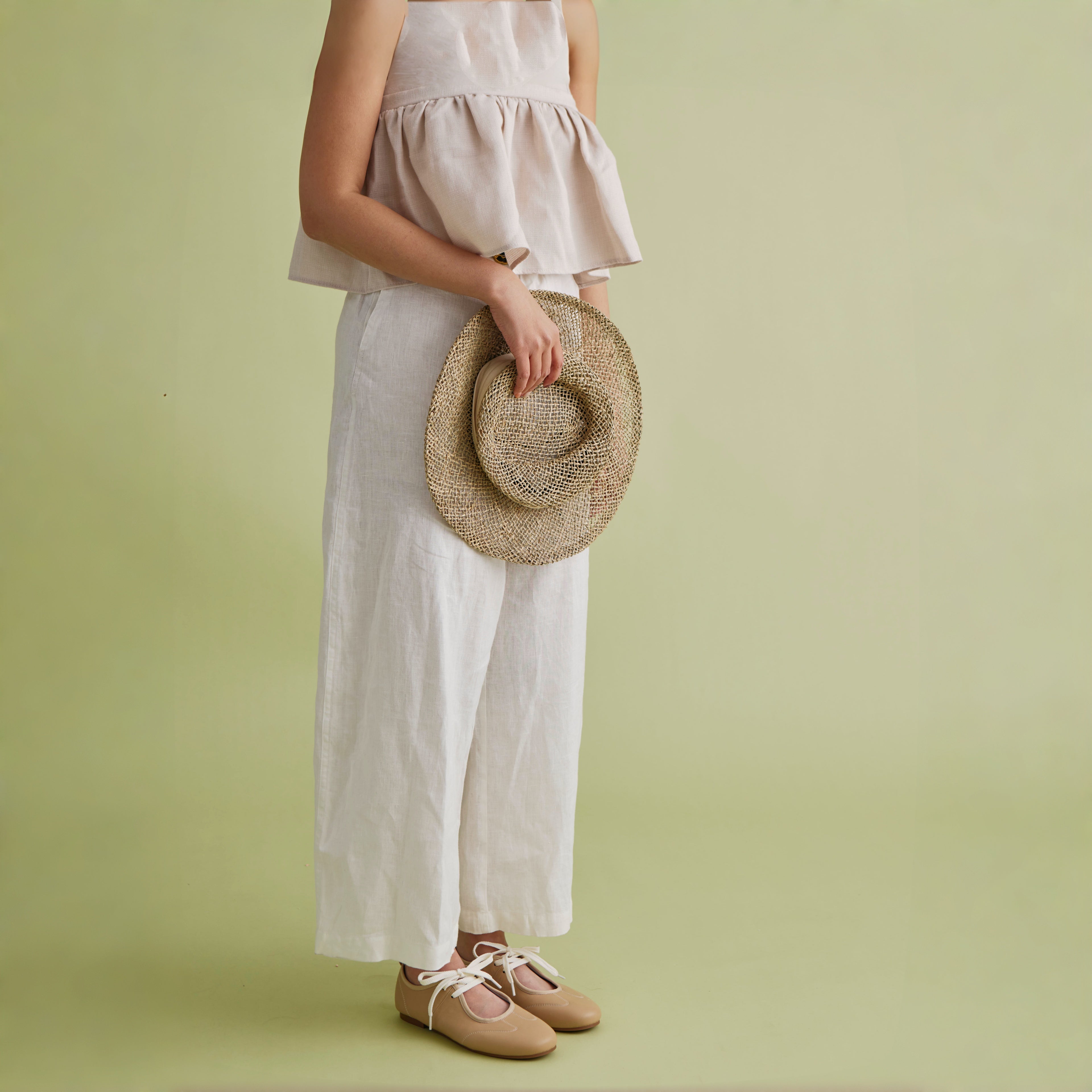 La bailarina plana con cordones de cuero minimalista Dual Stride Sand