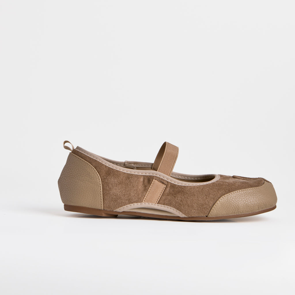 The Dual Stride Beige Tabi Flats