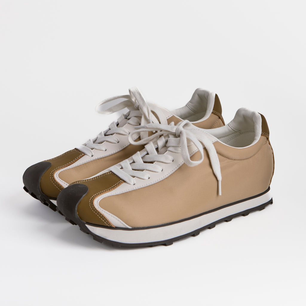 The Dual Stride Men's Beige Nomad Urban Runner