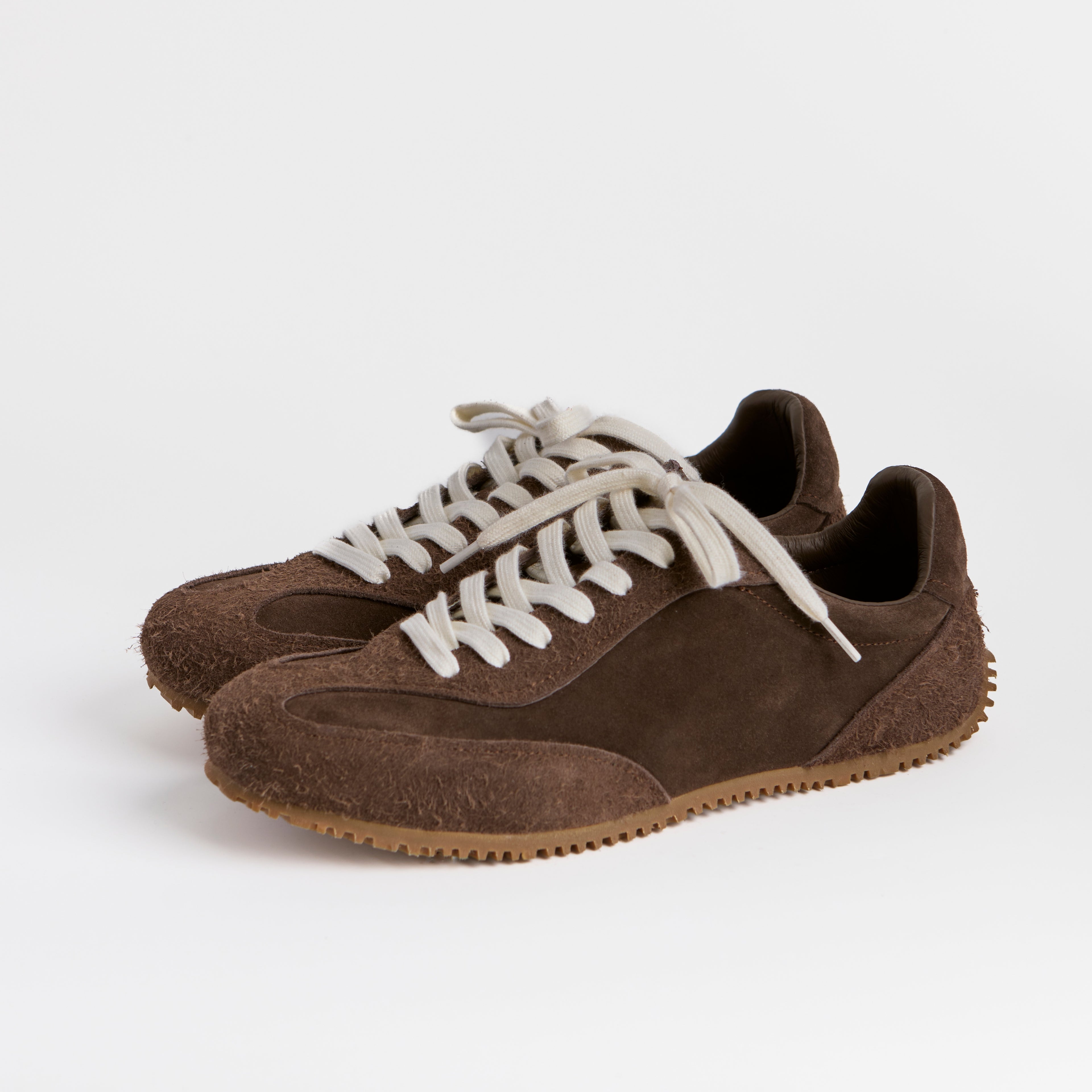 The Dual Stride Men‘s Classic Chocolate Brown Suede Retro Runner