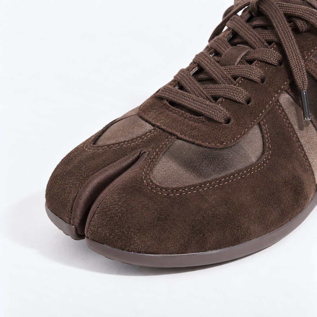The Dual Stride Split-Toe Velvet & Suede Retro Casual Sneakers