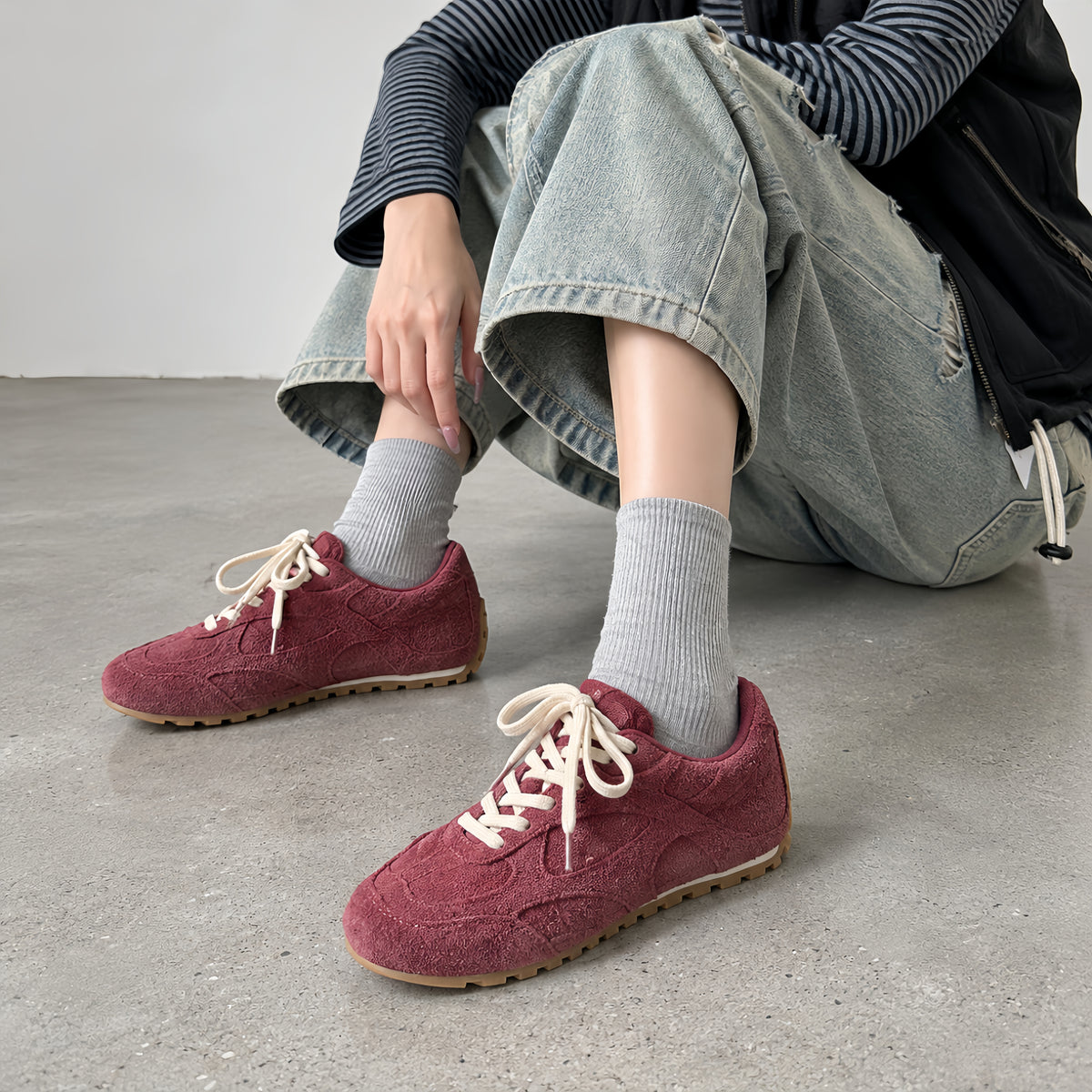 The Dual Stride Women's Vintage Rose Suede Retro Lace-Up Casual Sneakers