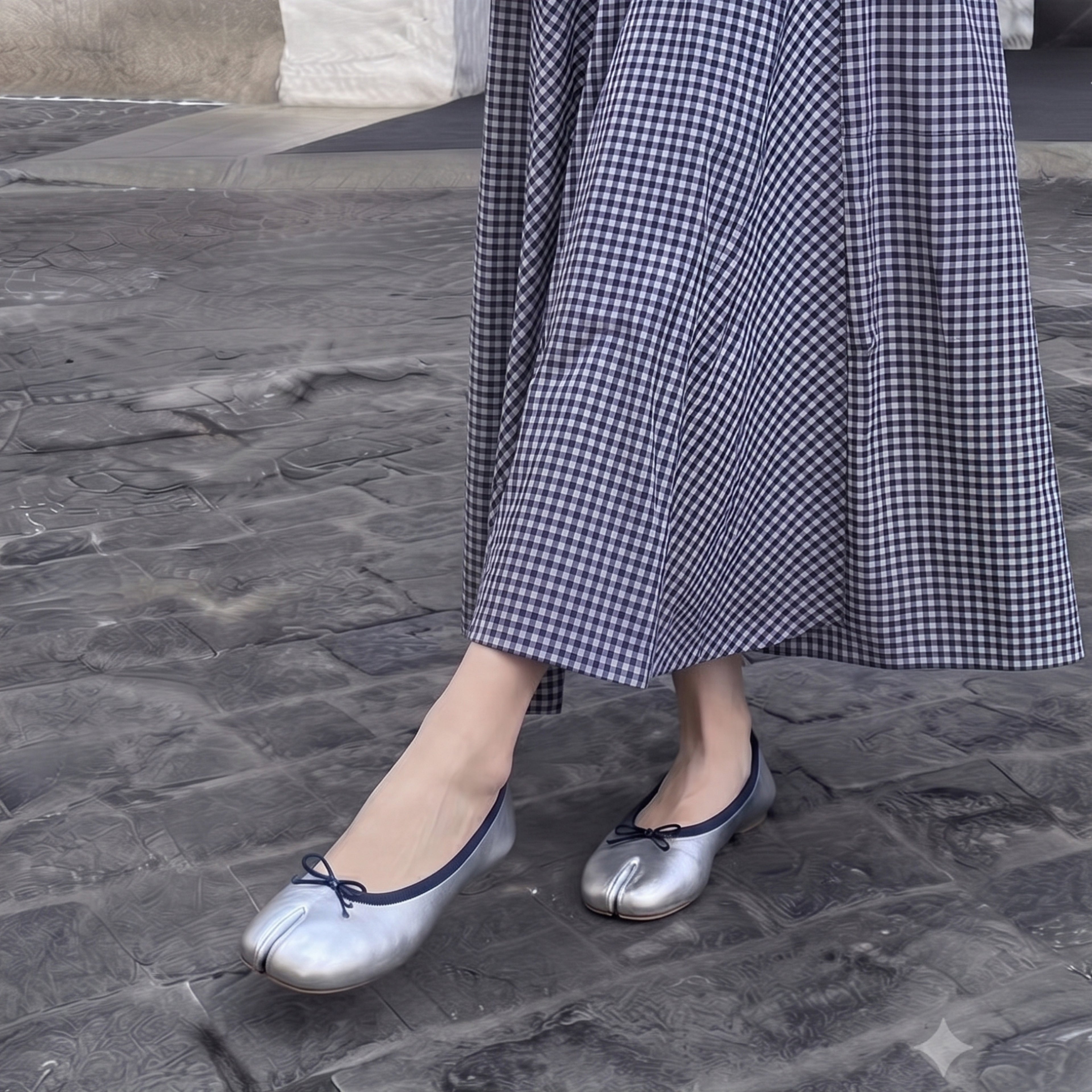 The Dual Strride Women's Silver Soft Tabi Flats