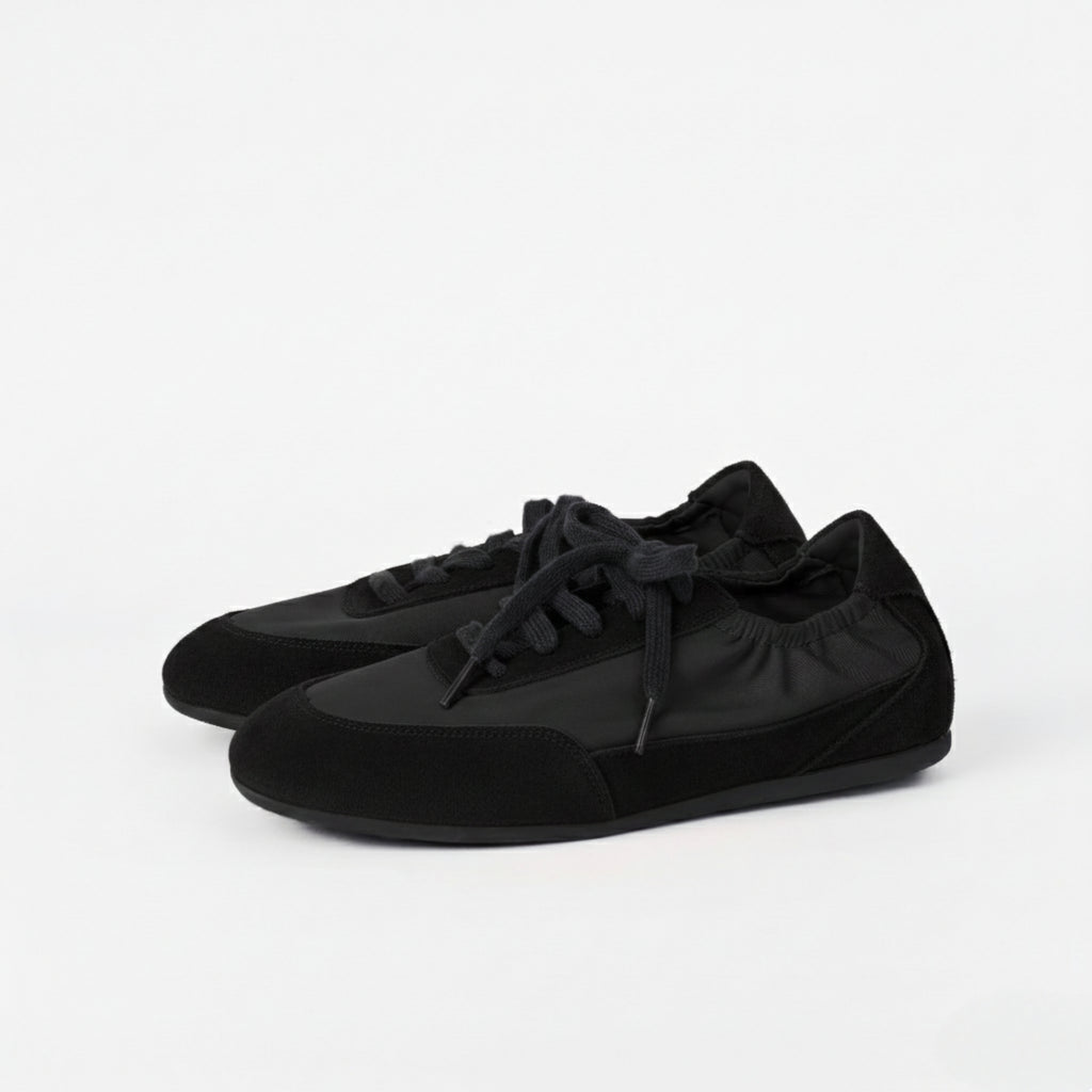 The Dual Stride Women‘s Black Light Flat Sneakers