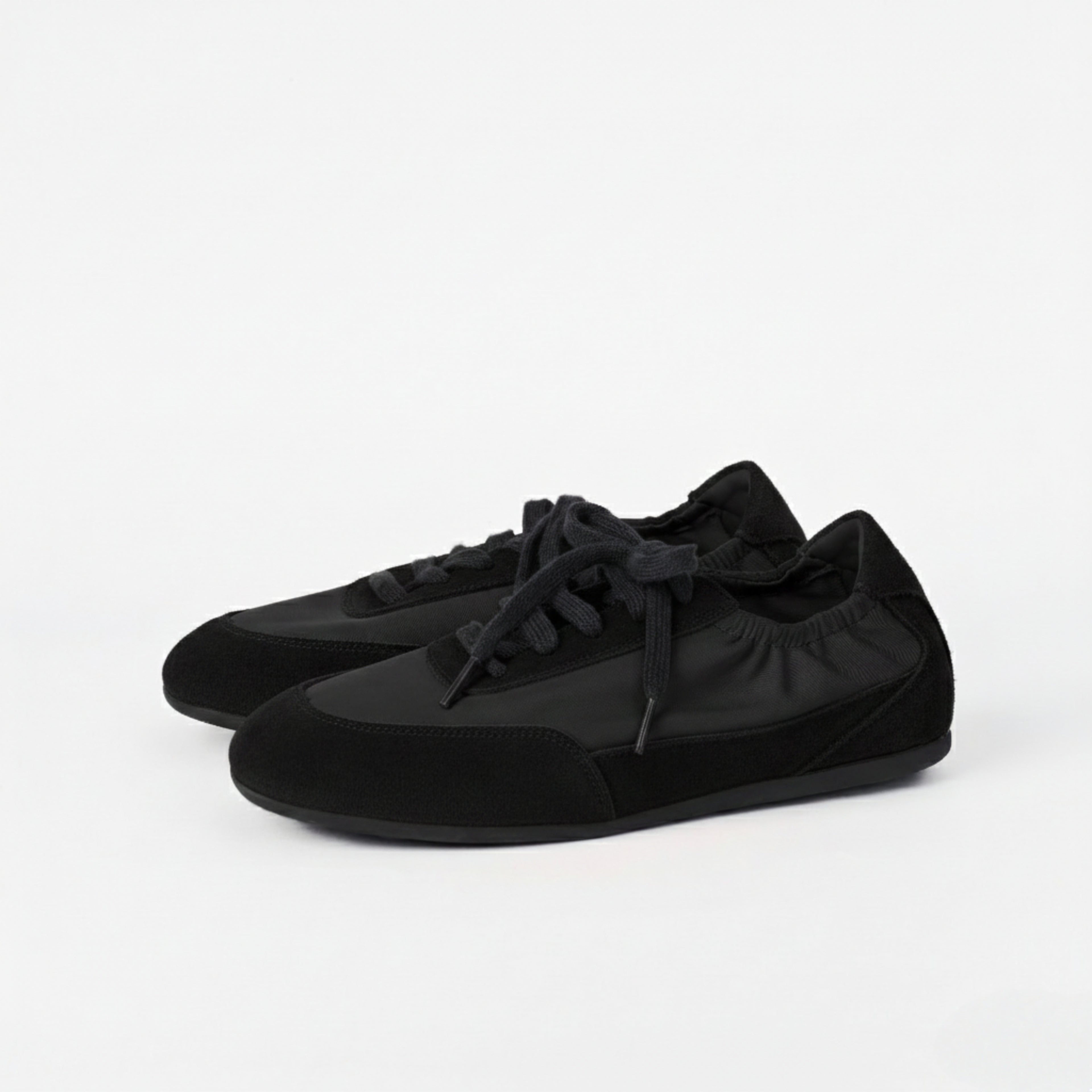 The Dual Stride Women‘s Black Light Flat Sneakers