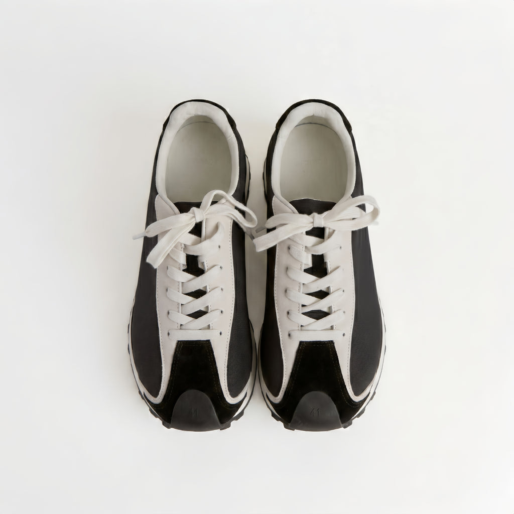 The Dual Stride Men‘s Black Urban Kinetic Runner